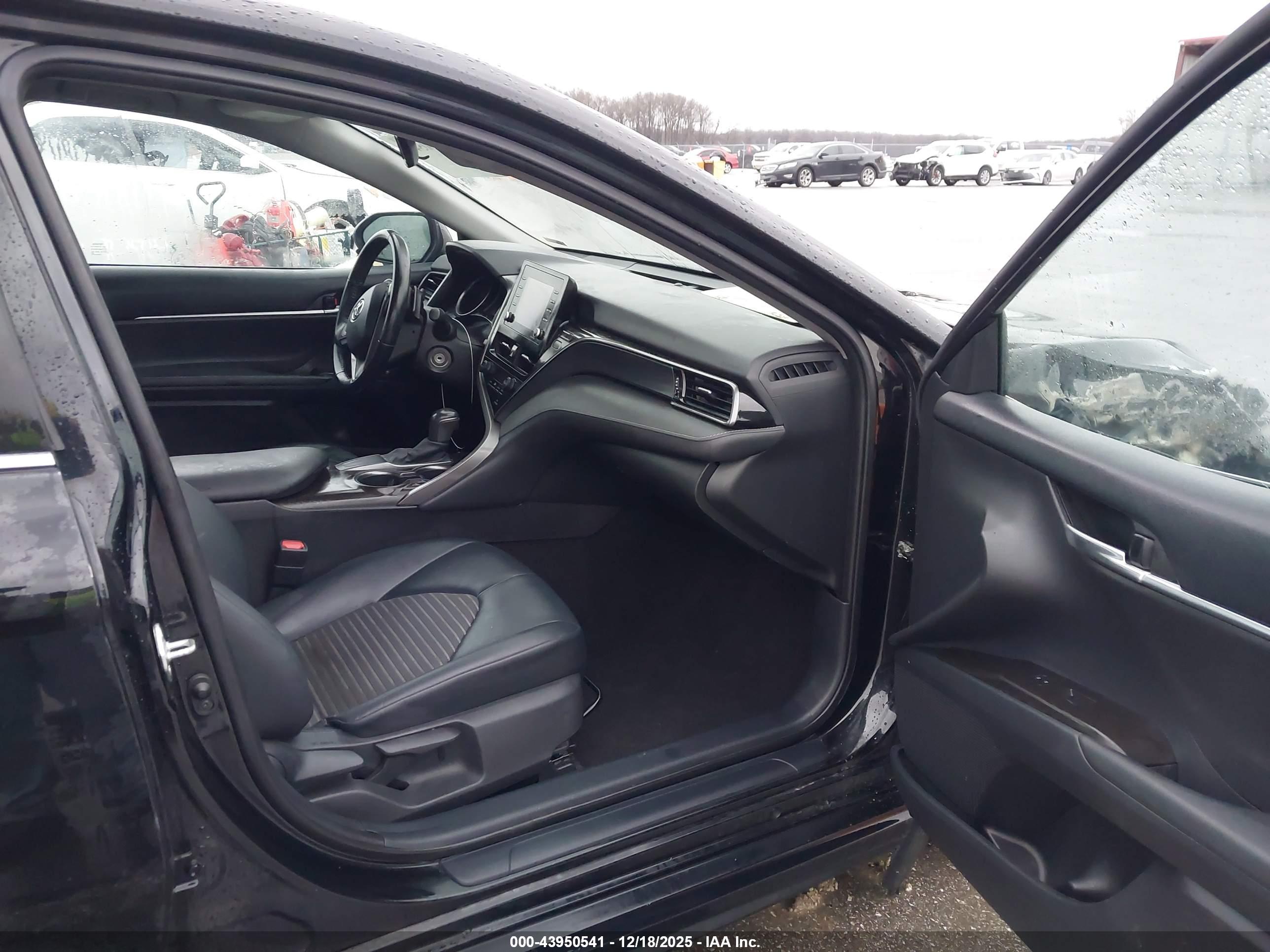 TOYOTA CAMRY image 5