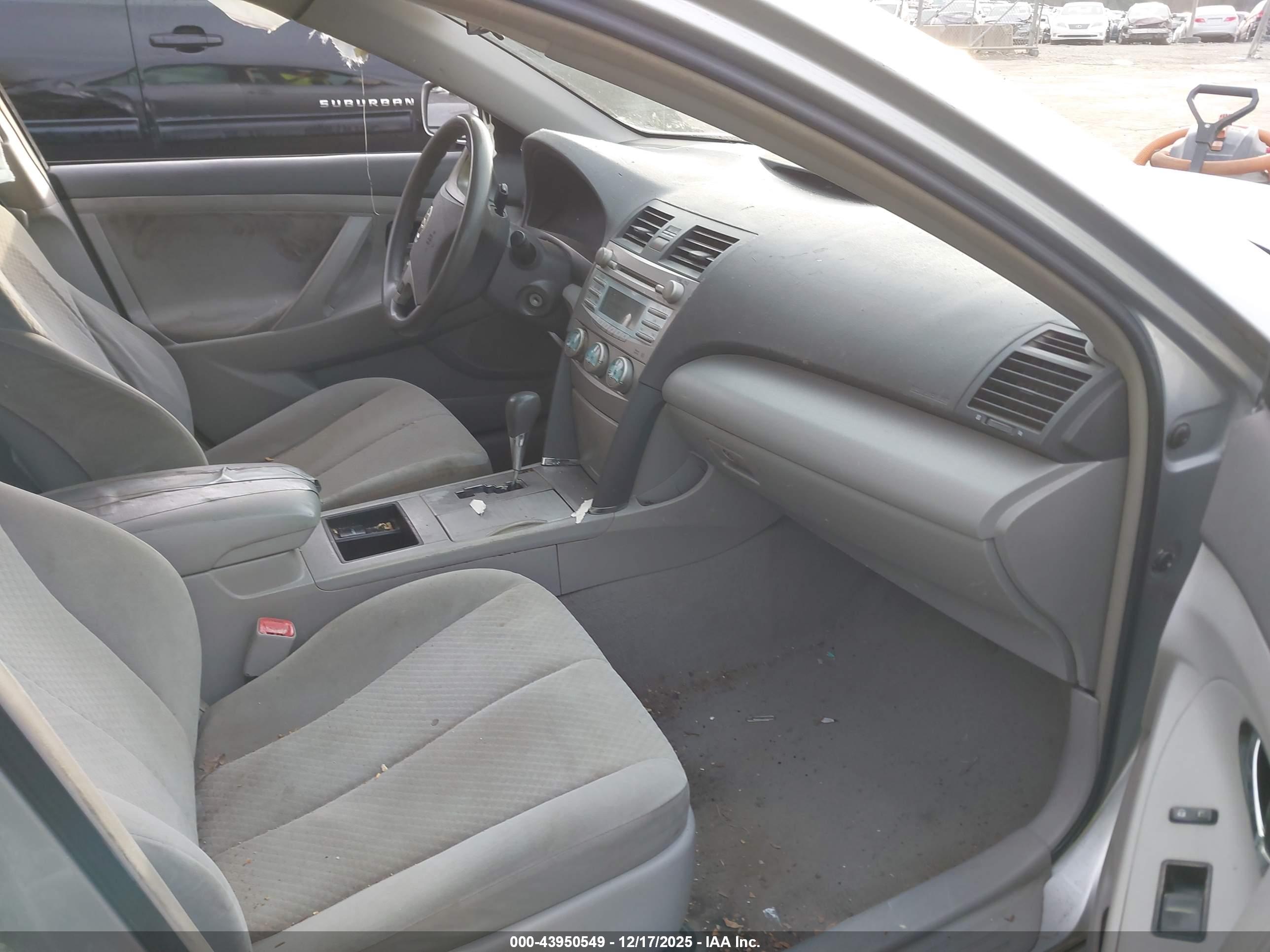 TOYOTA CAMRY image 5