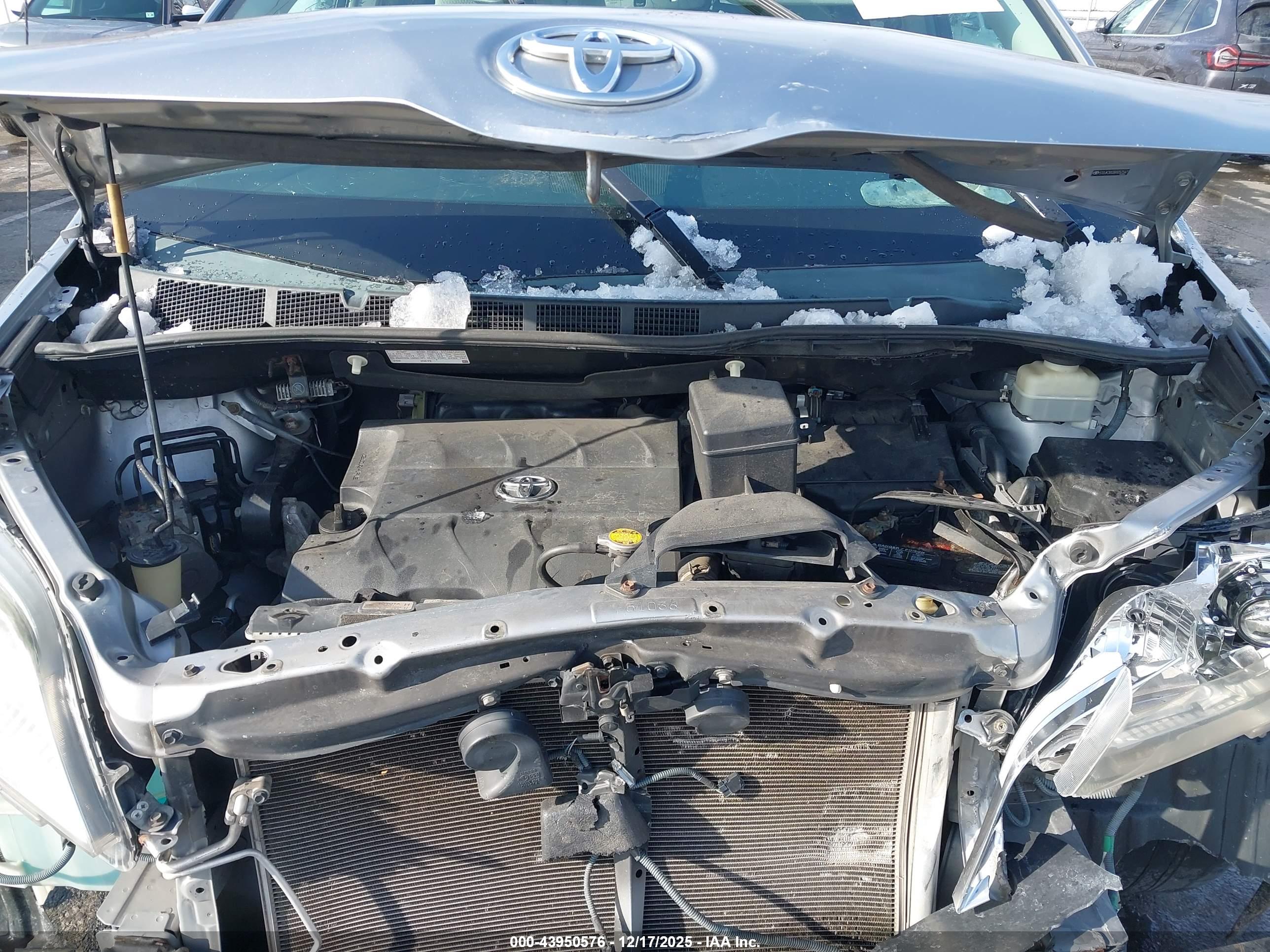 TOYOTA SIENNA image 10