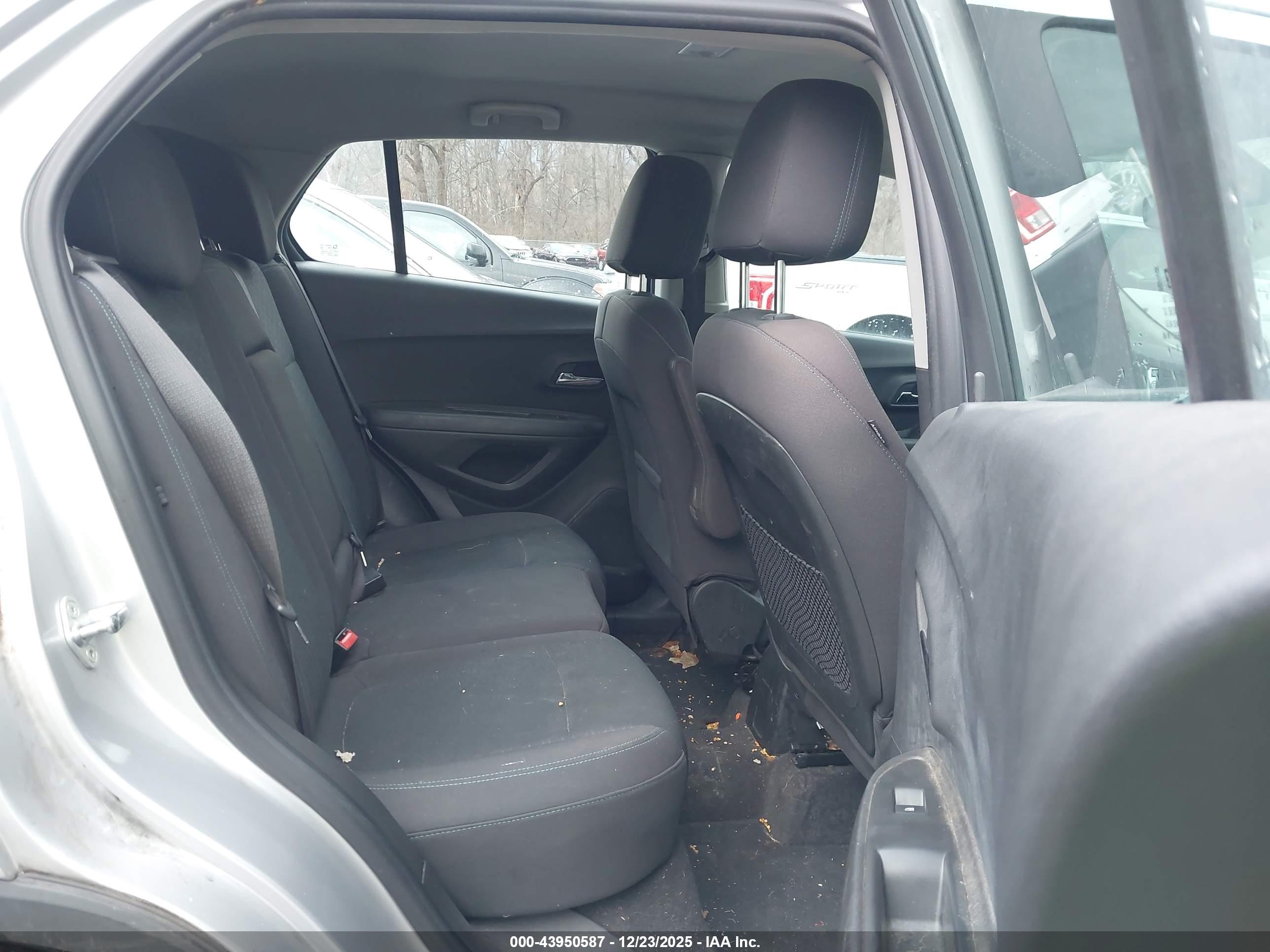 CHEVROLET TRAX image 8
