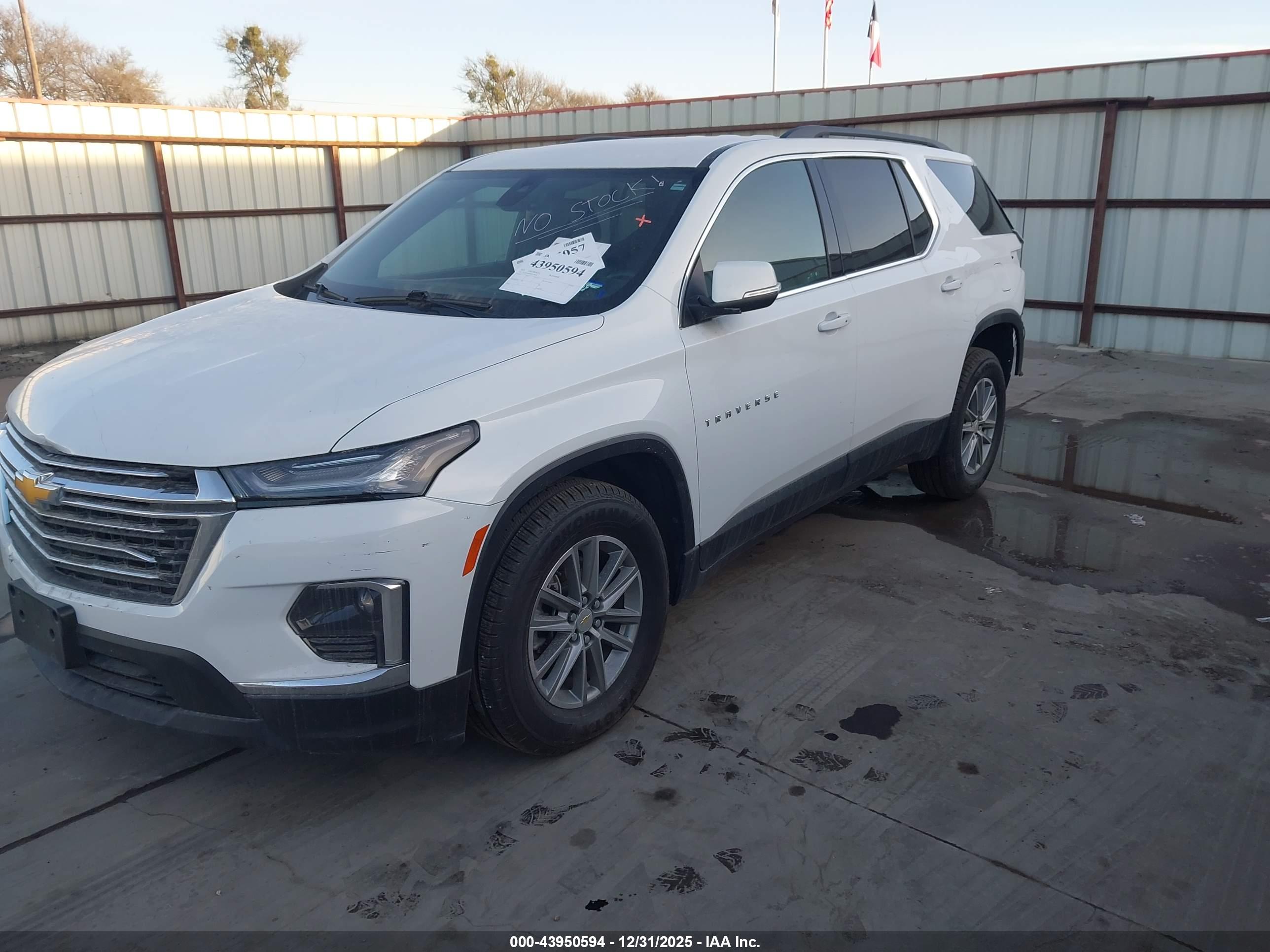 CHEVROLET TRAVERSE image 2