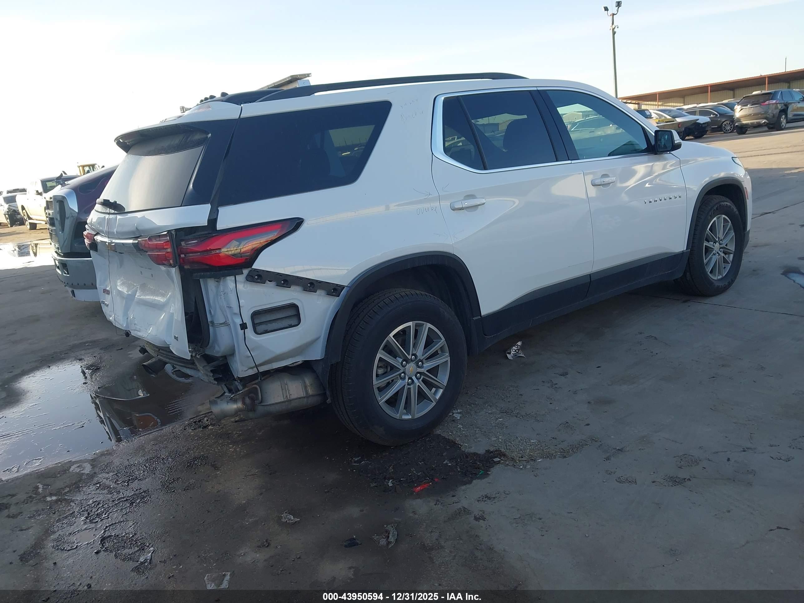 CHEVROLET TRAVERSE image 4