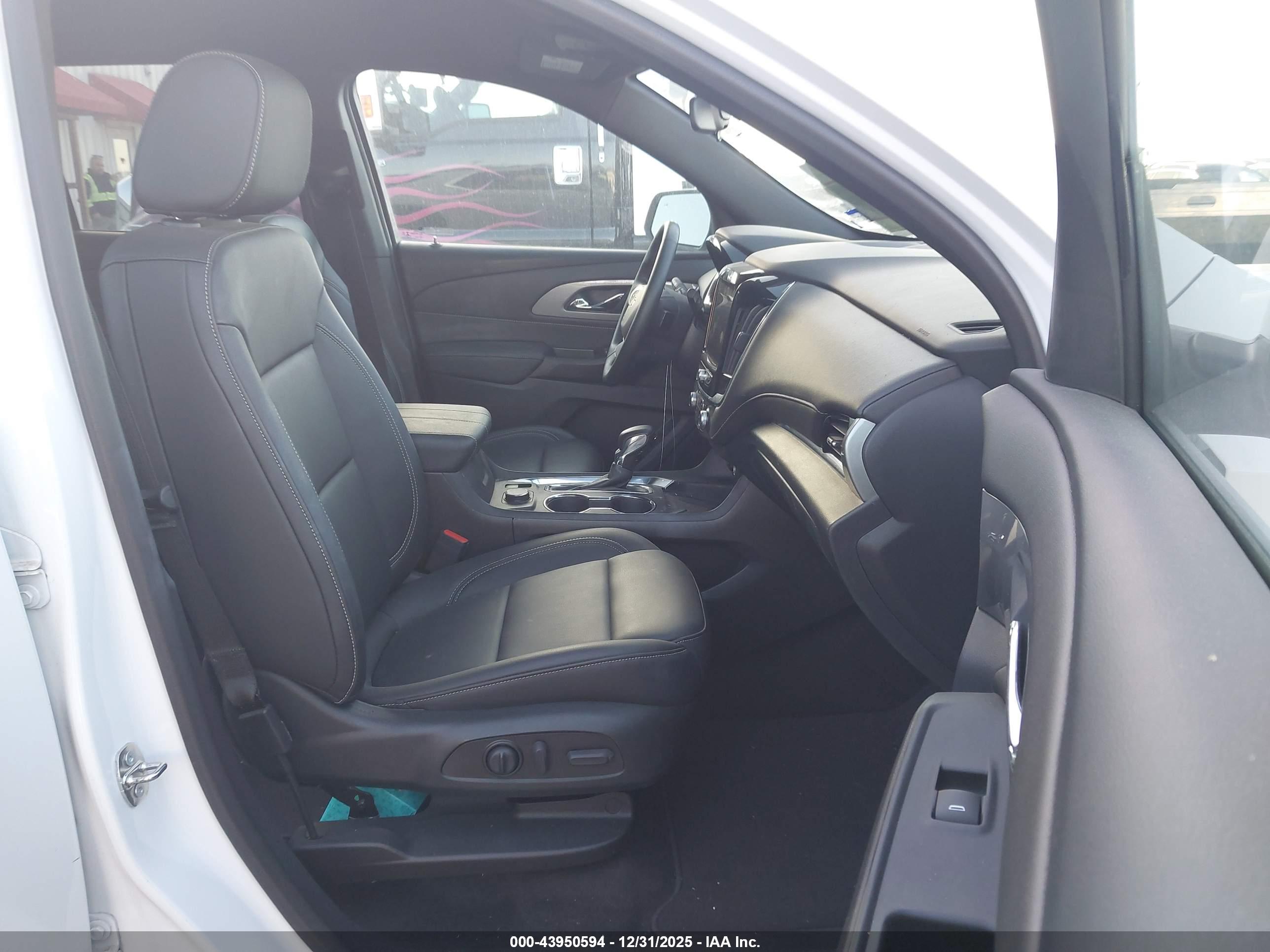 CHEVROLET TRAVERSE image 5