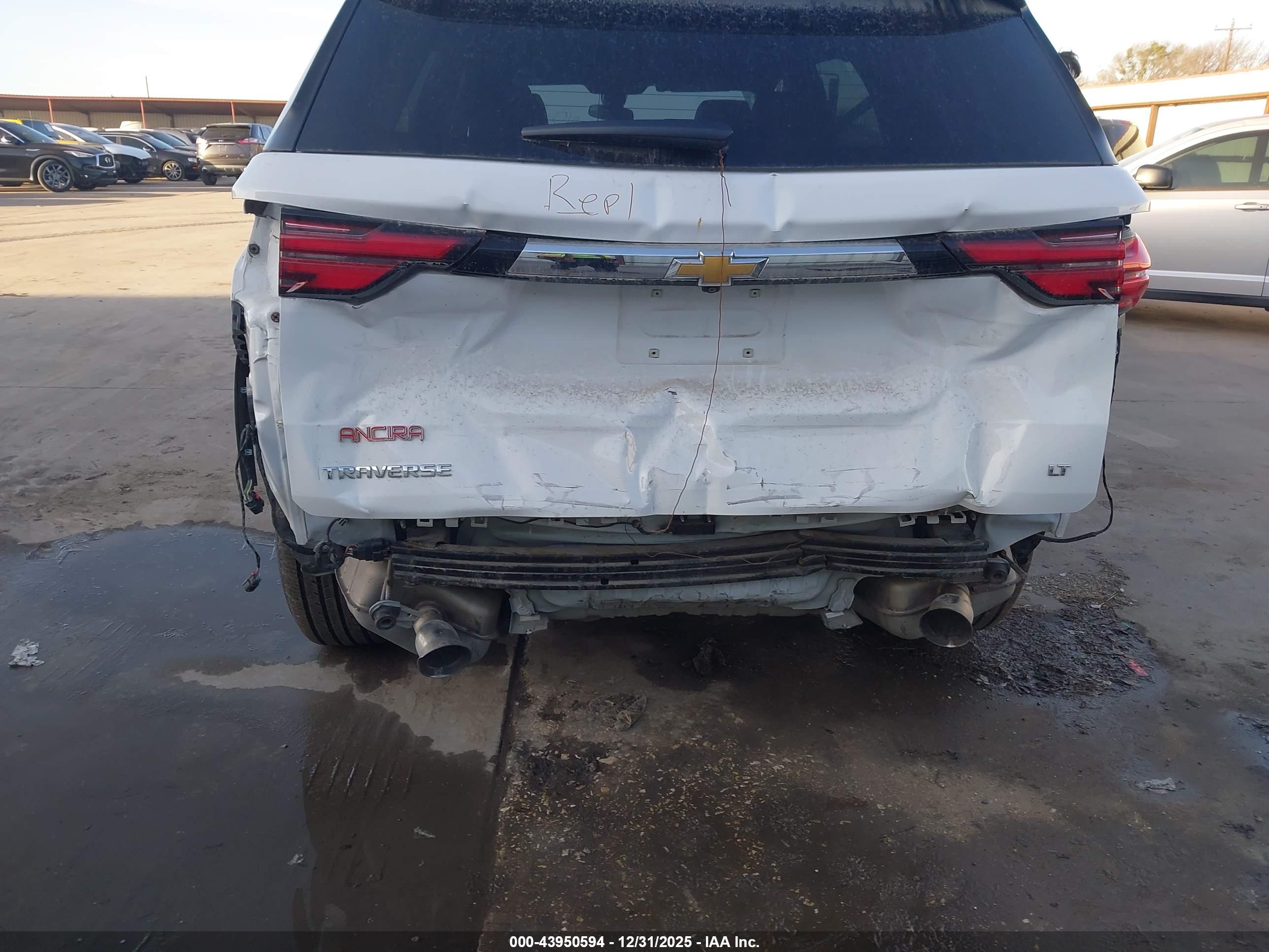 CHEVROLET TRAVERSE image 6