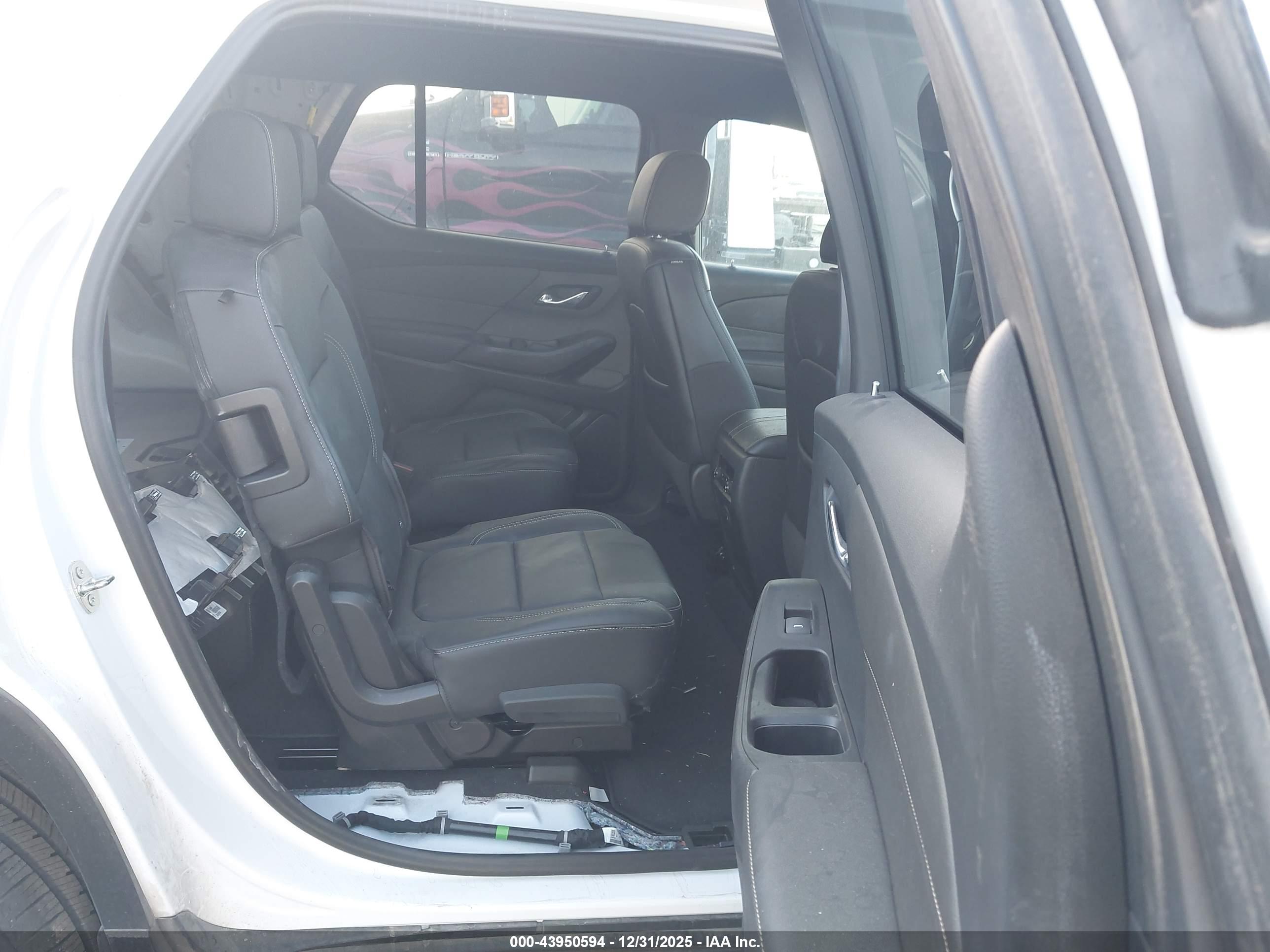 CHEVROLET TRAVERSE image 8