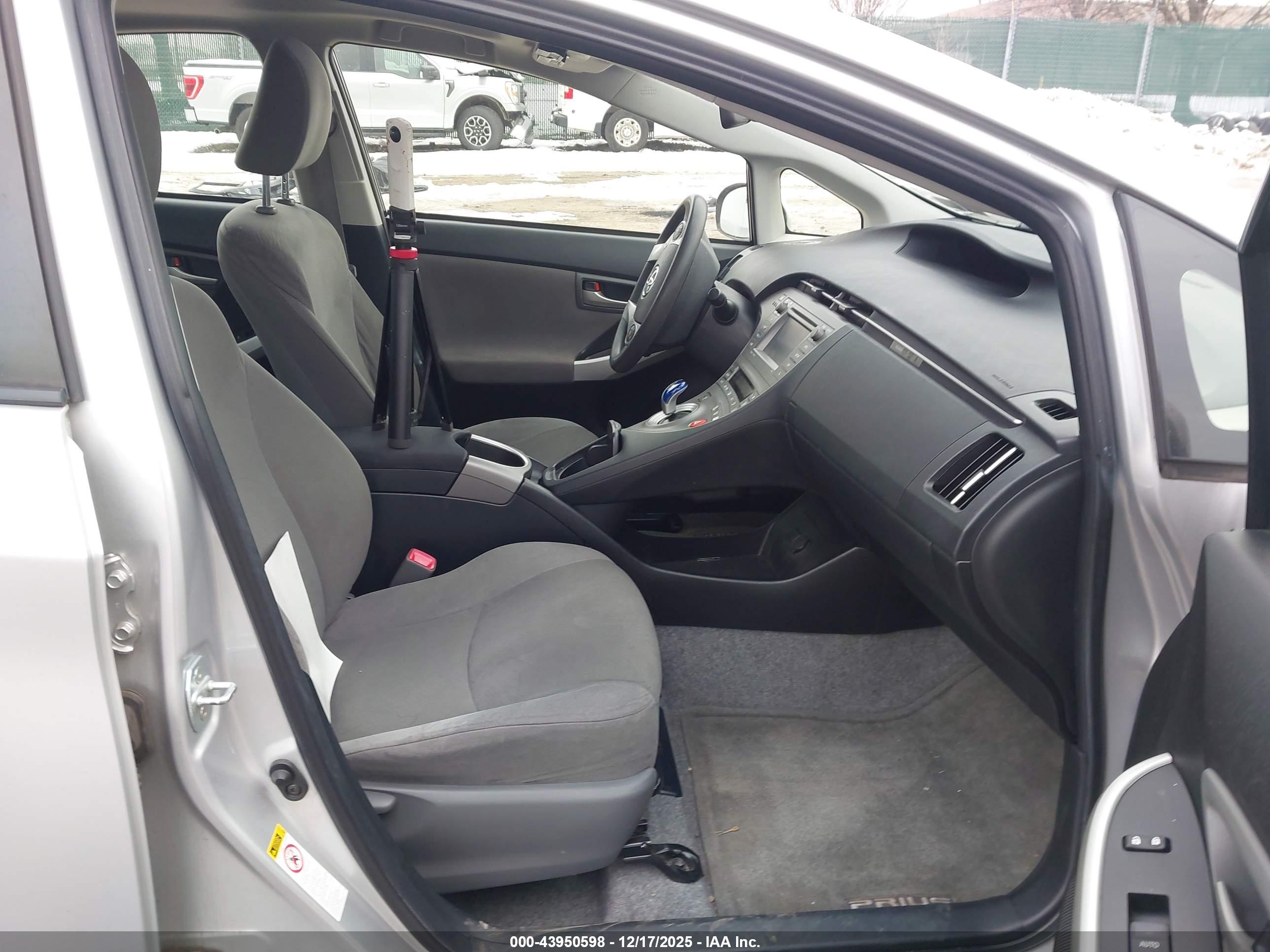 TOYOTA PRIUS image 5