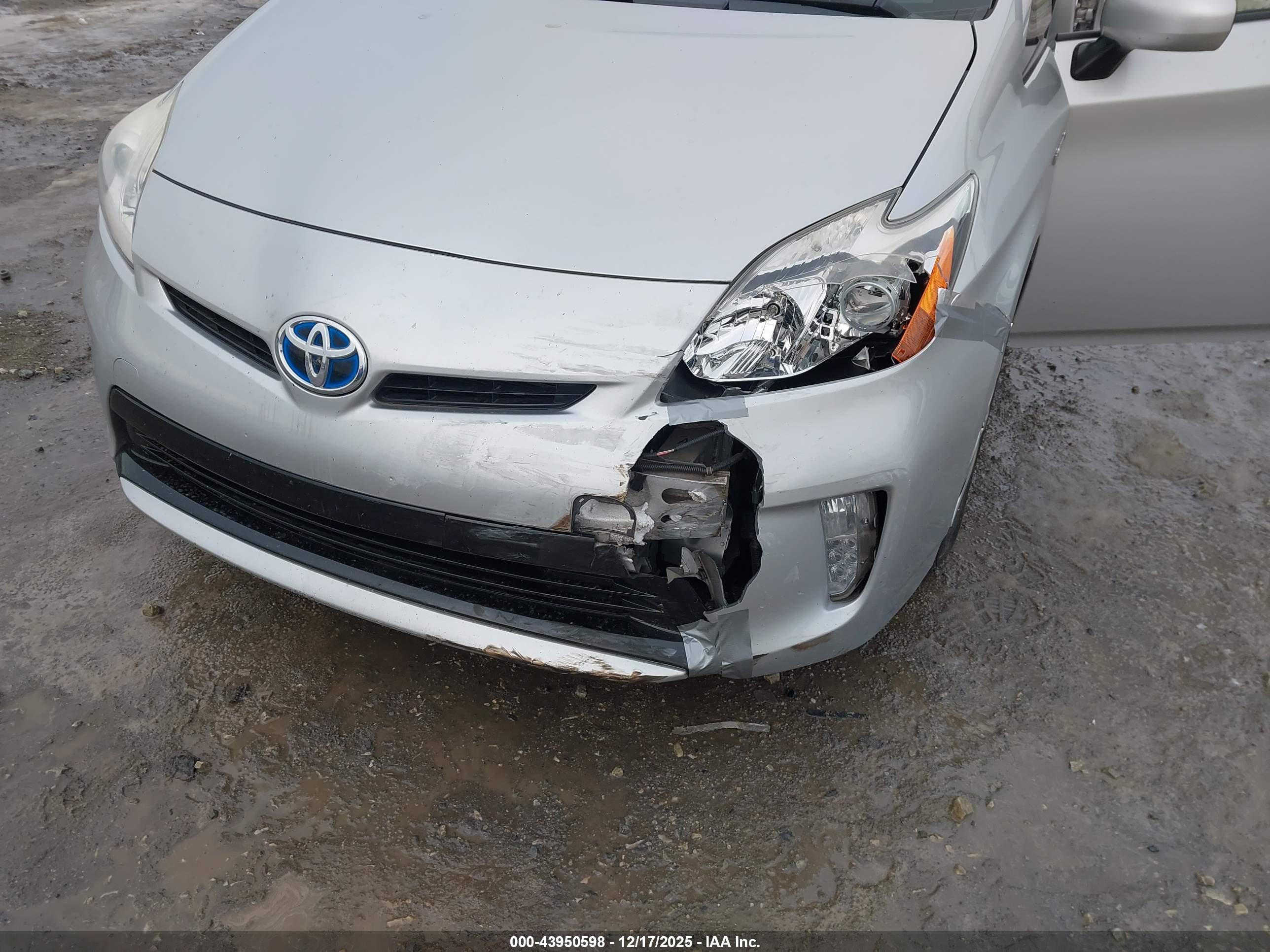TOYOTA PRIUS image 6