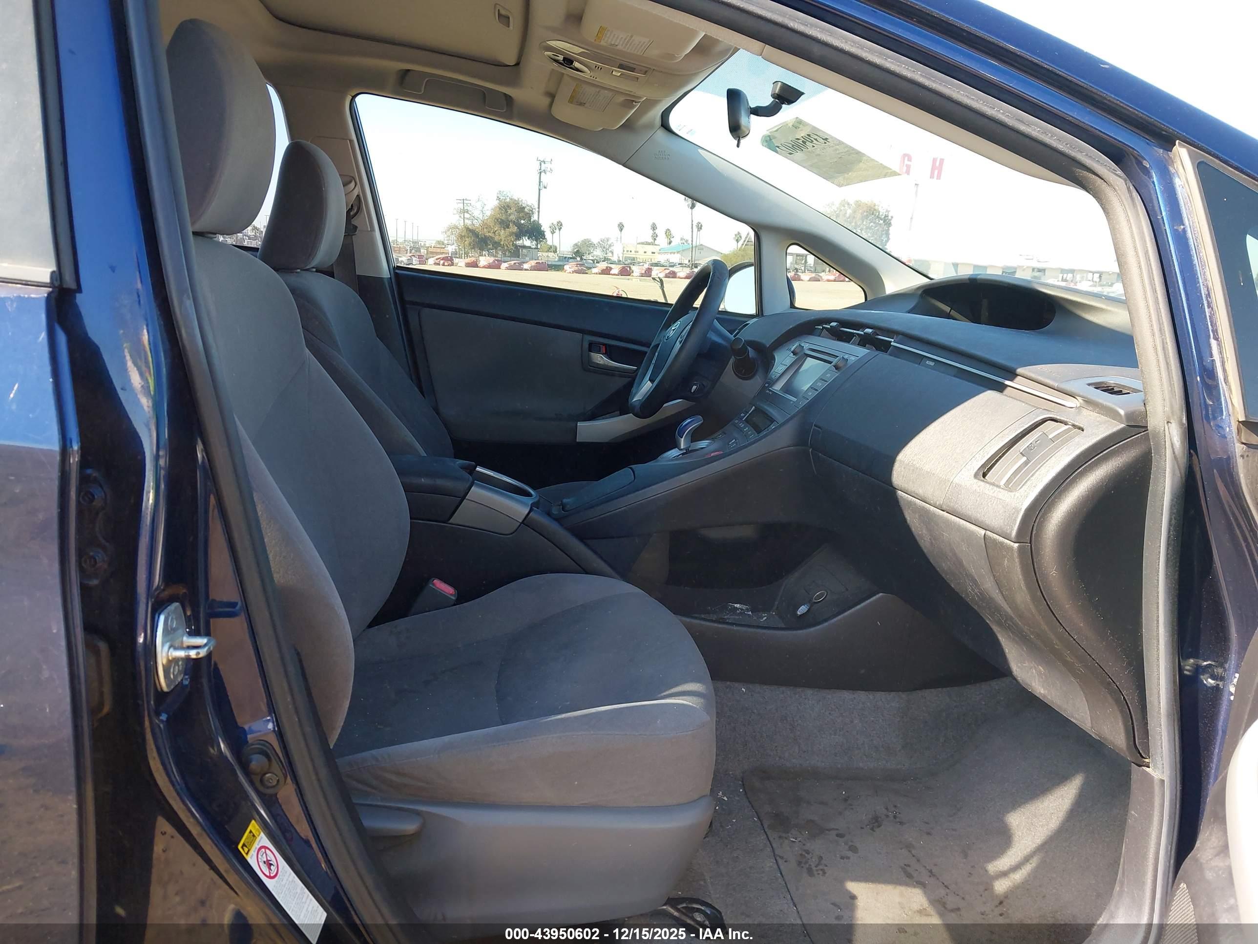 TOYOTA PRIUS image 5