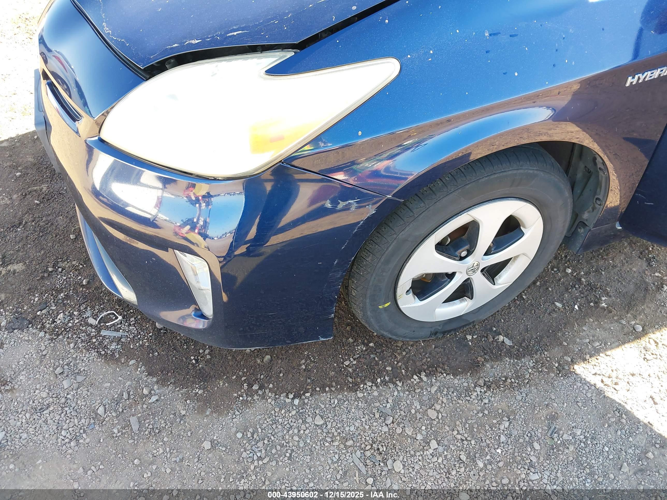 TOYOTA PRIUS image 6