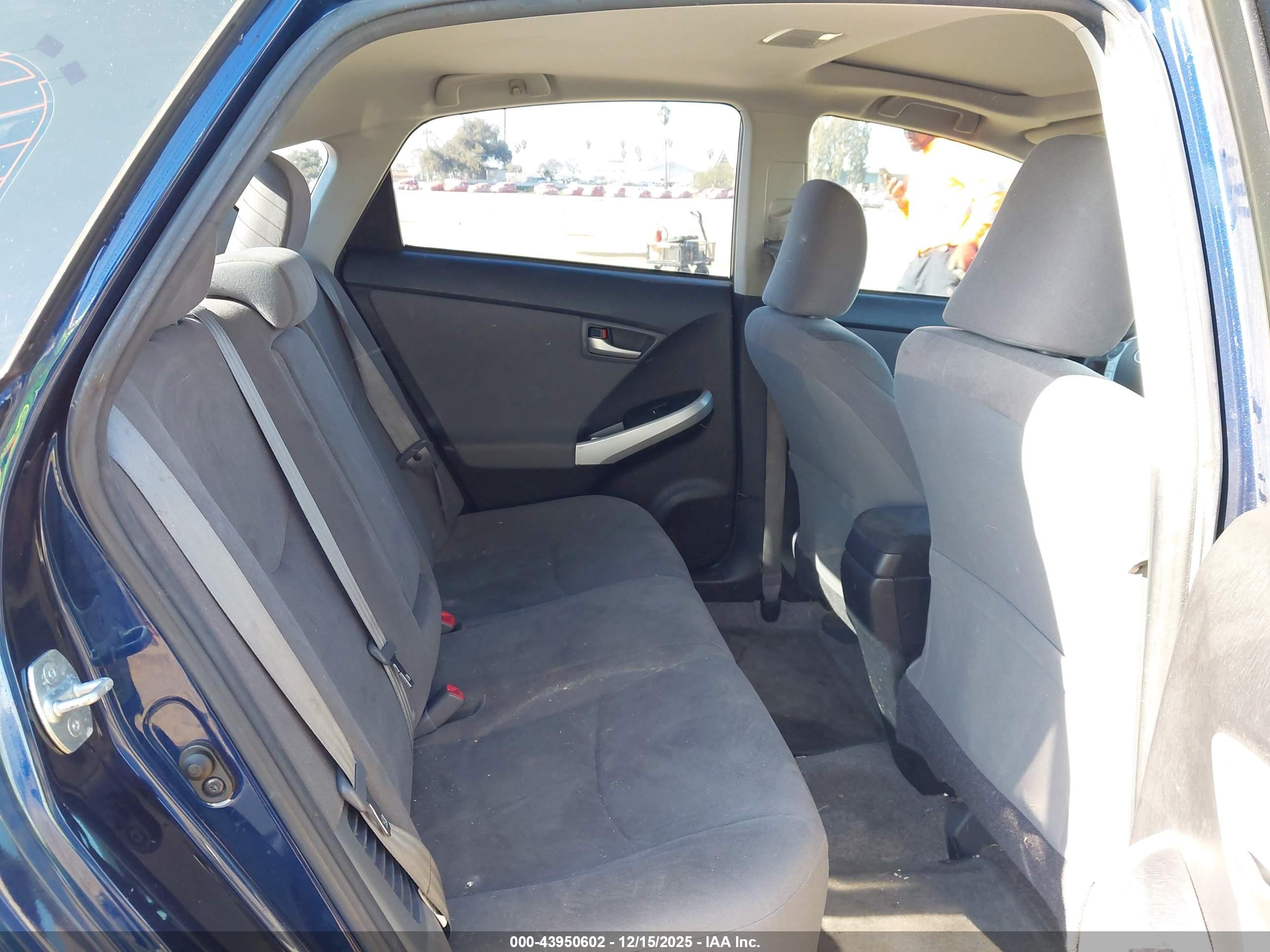 TOYOTA PRIUS image 8
