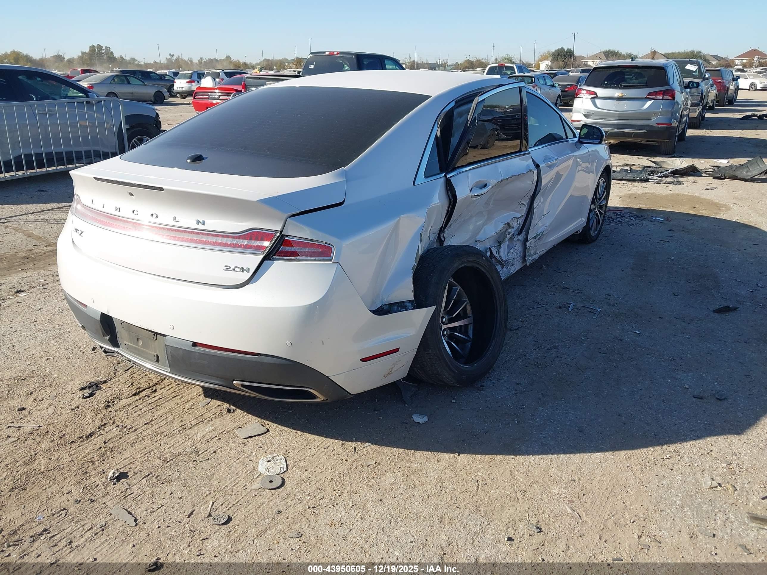 LINCOLN MKZ image 4