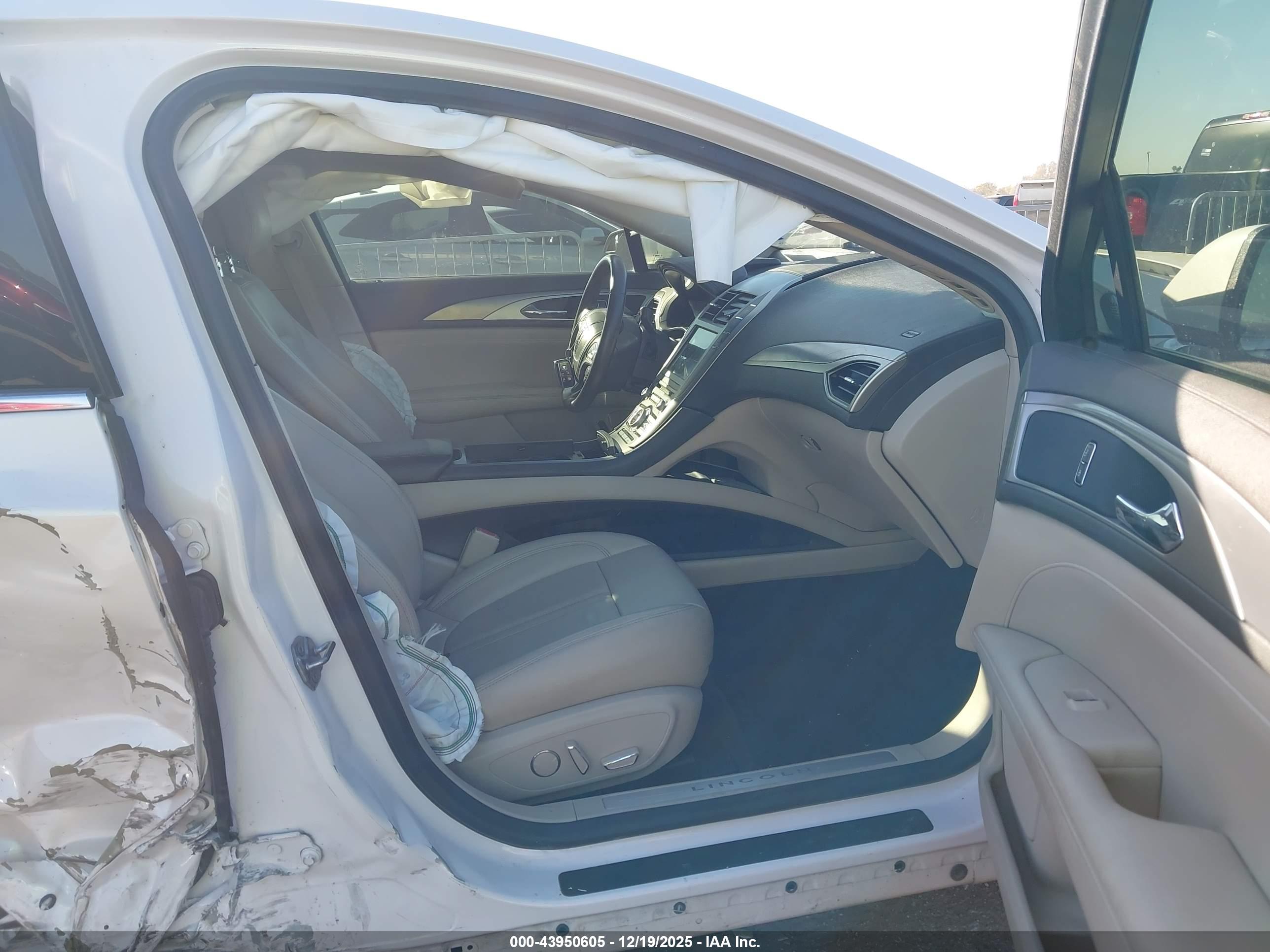 LINCOLN MKZ image 5