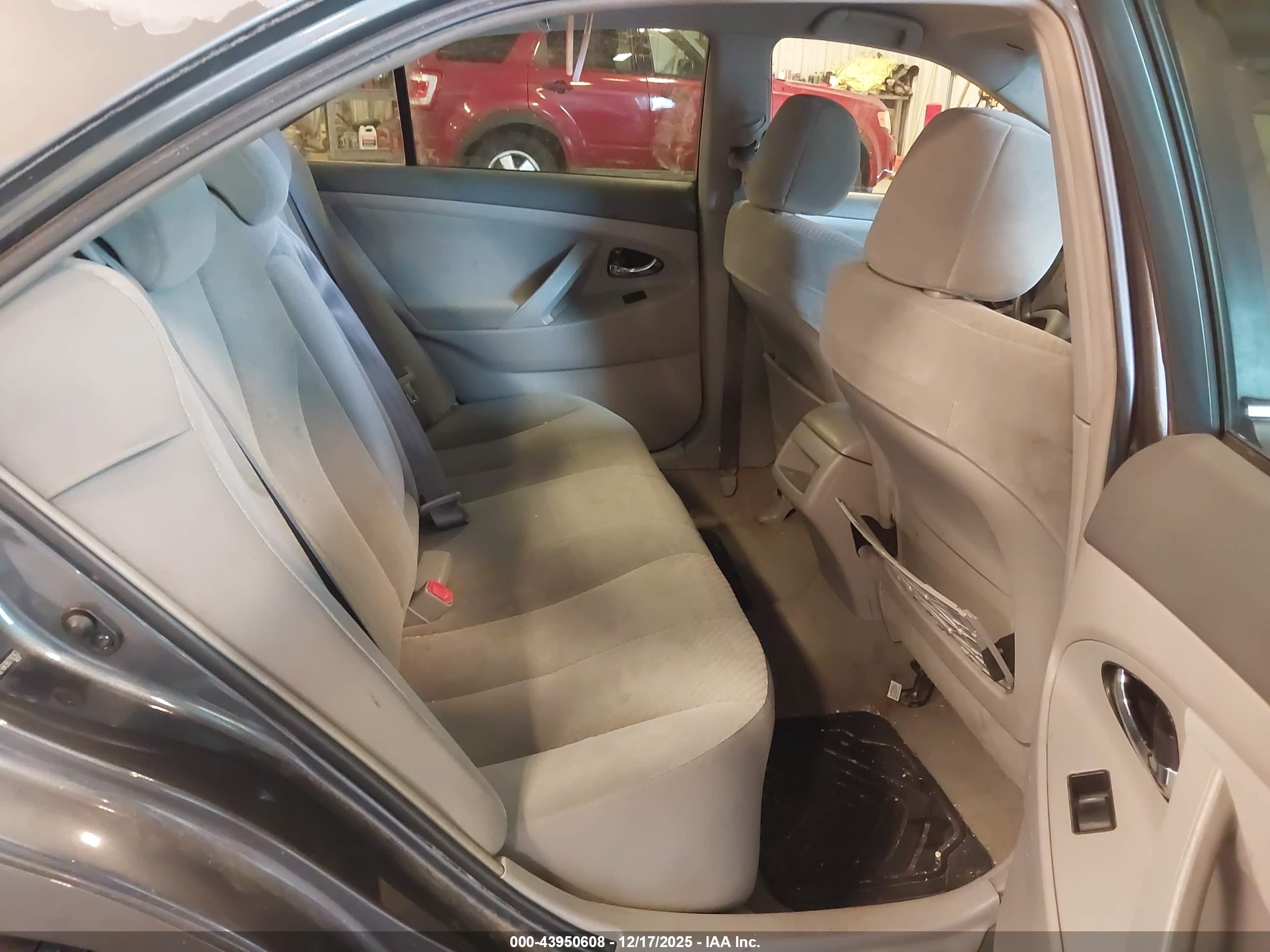 TOYOTA CAMRY image 8