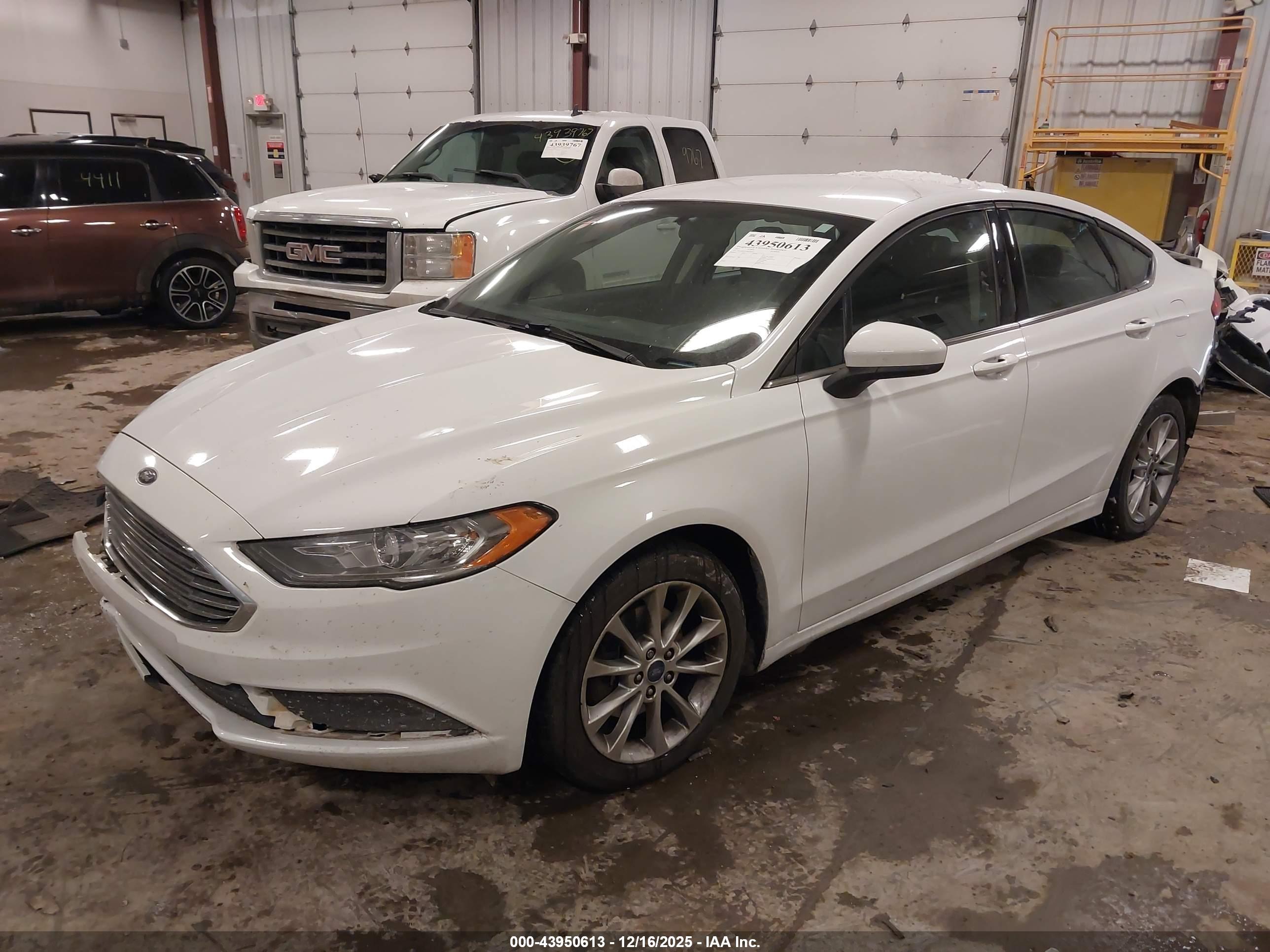 FORD FUSION image 2