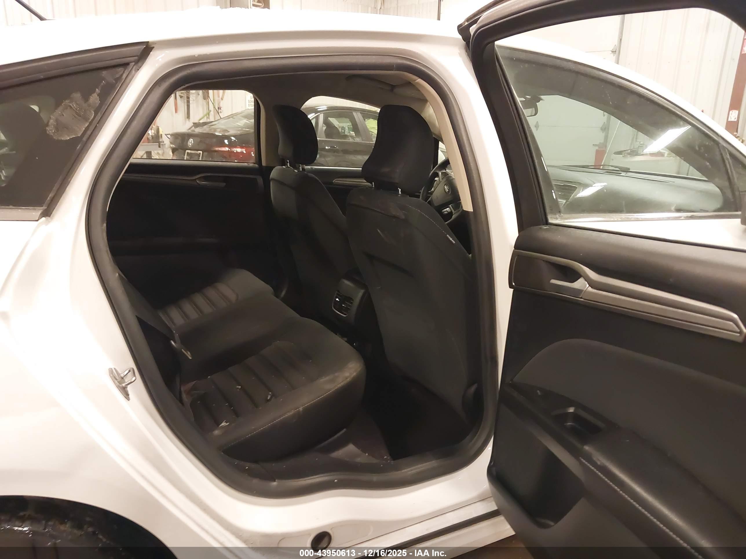 FORD FUSION image 8