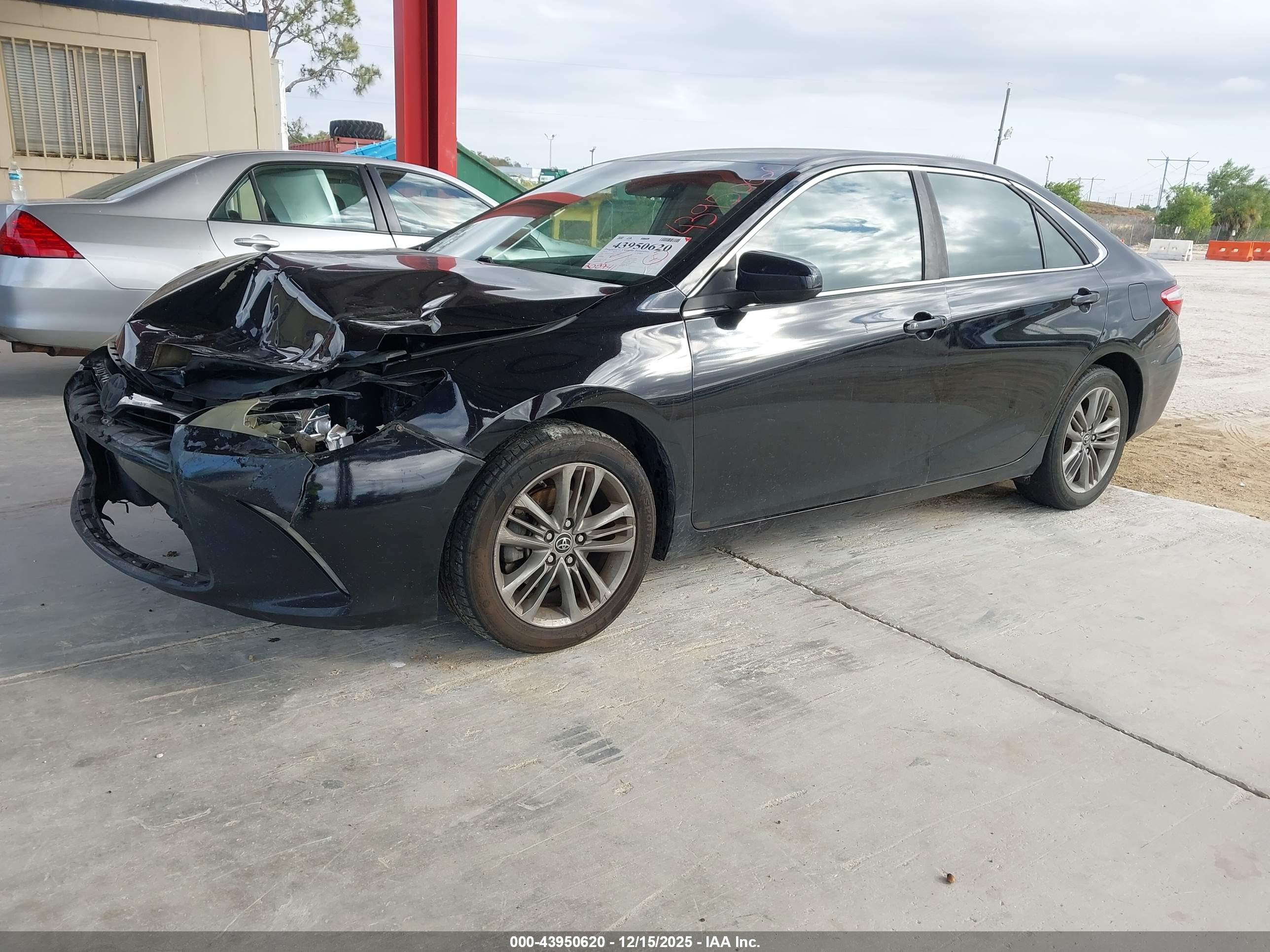TOYOTA CAMRY image 2