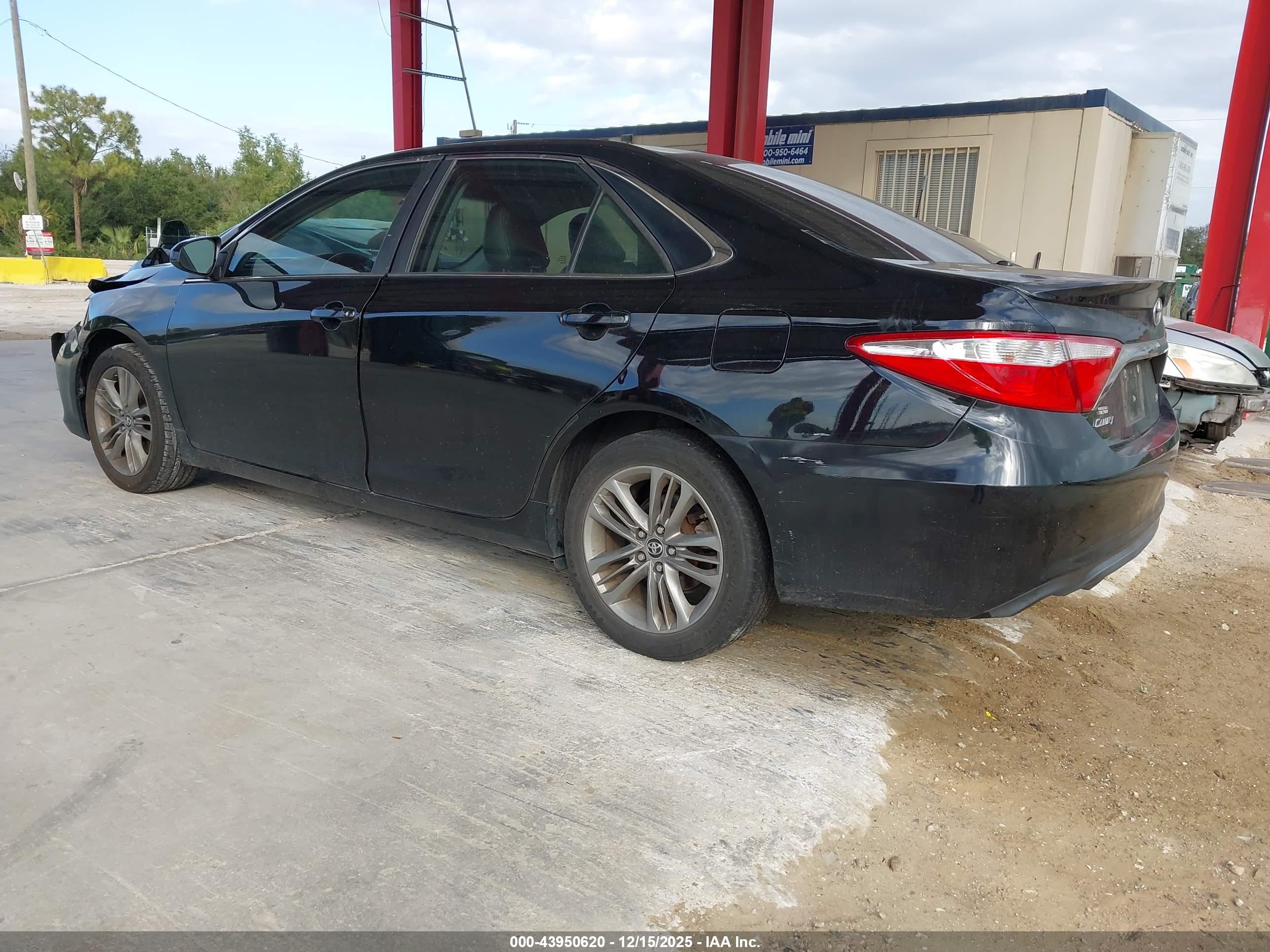 TOYOTA CAMRY image 3