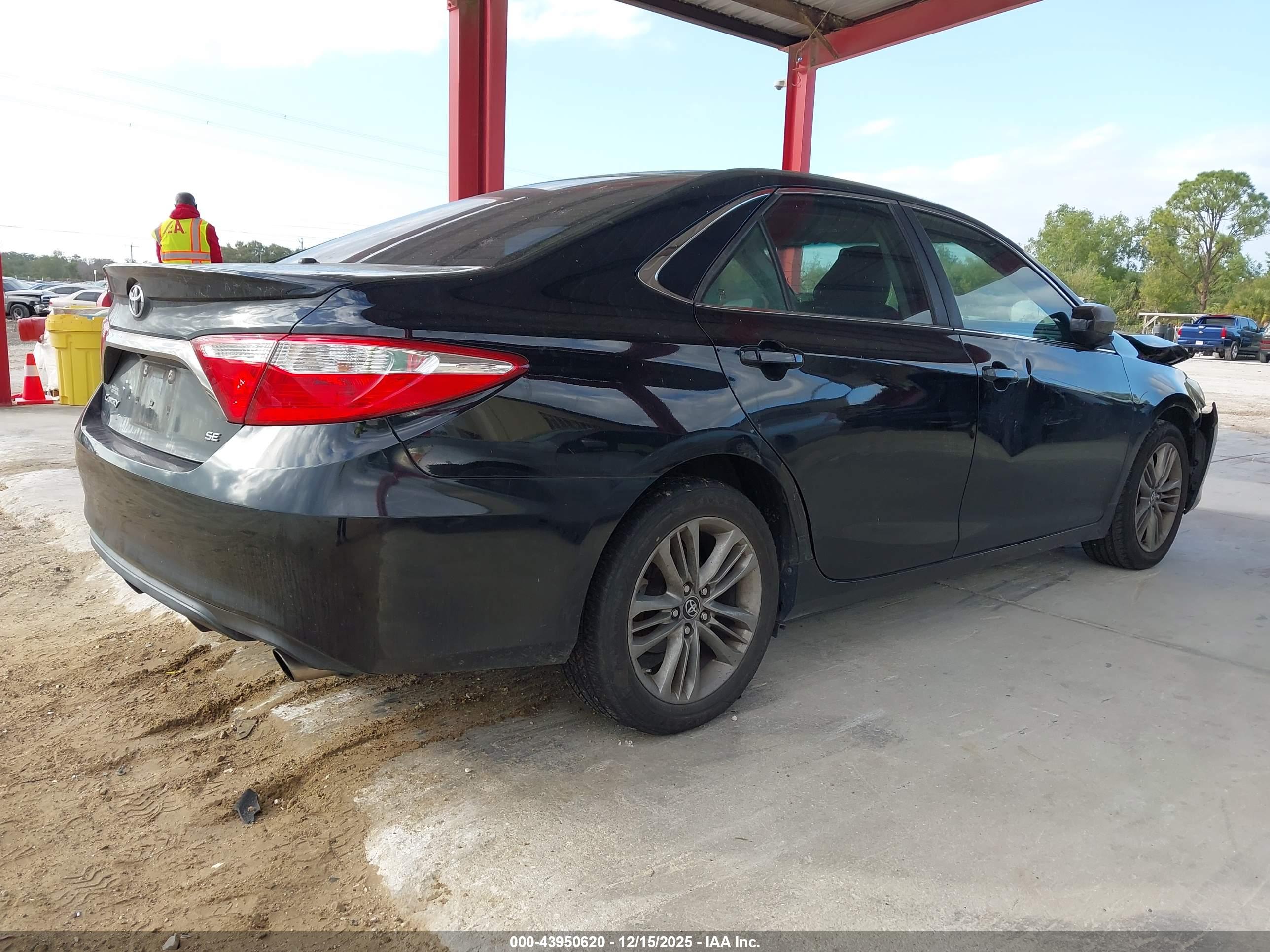 TOYOTA CAMRY image 4