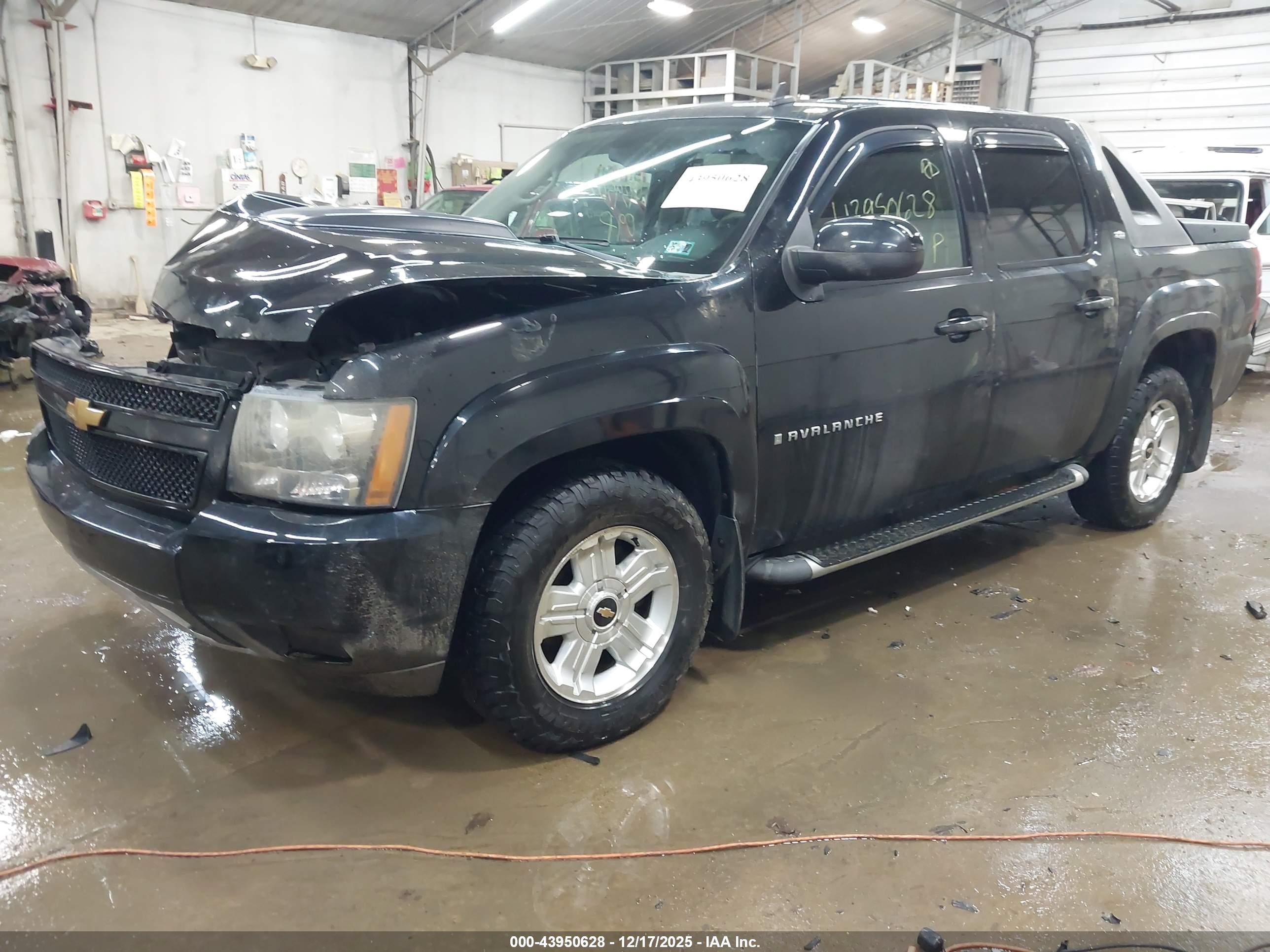 CHEVROLET AVALANCHE image 2