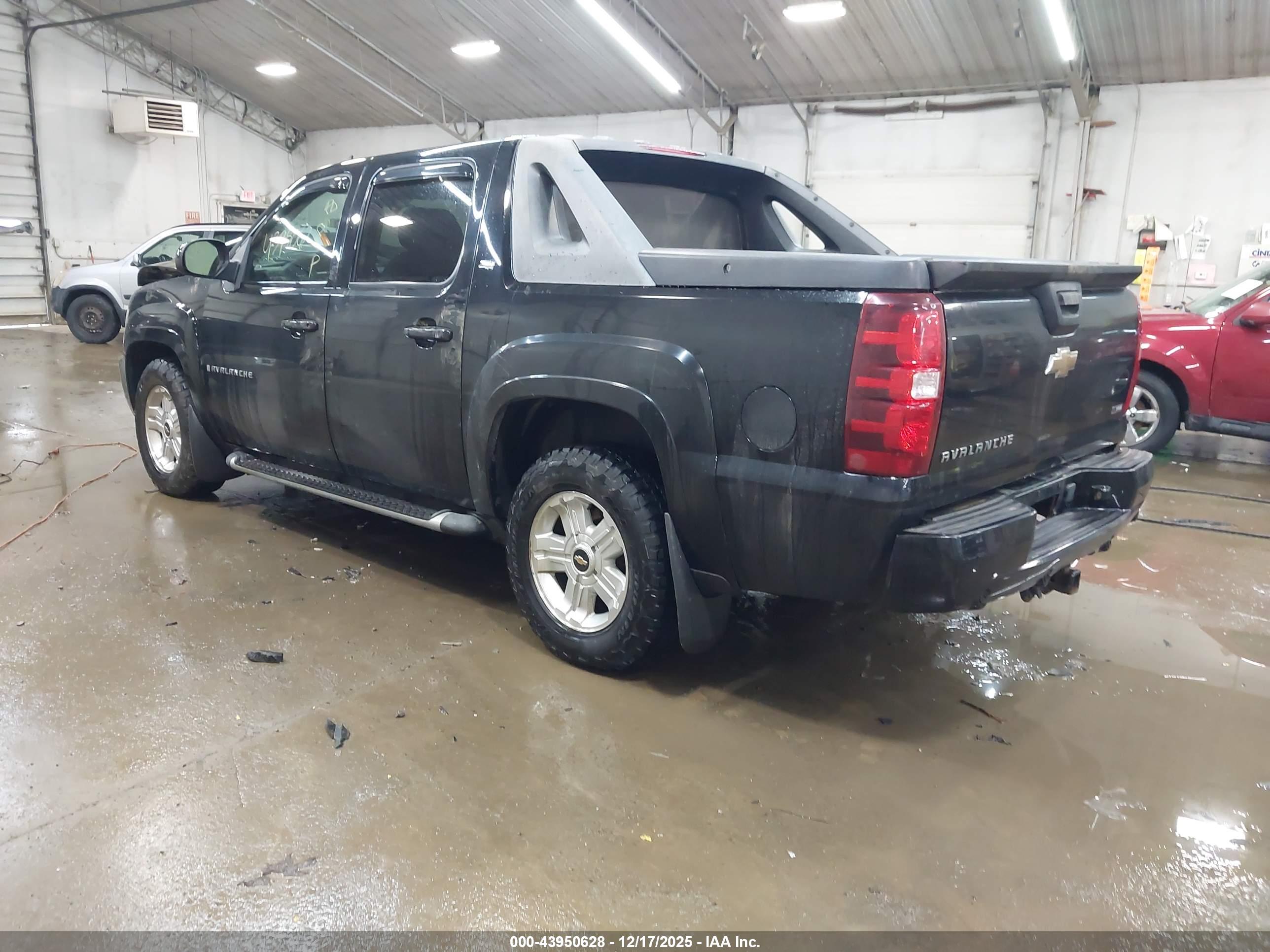 CHEVROLET AVALANCHE image 3