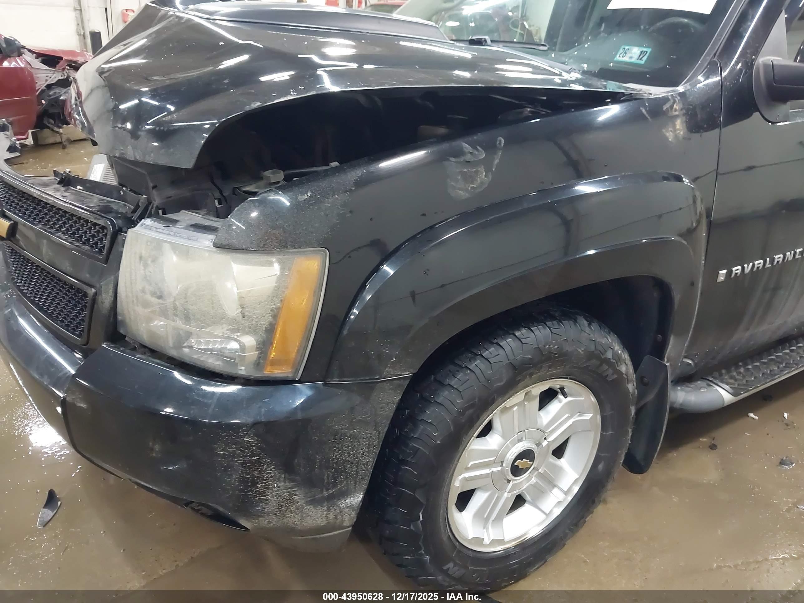 CHEVROLET AVALANCHE image 6