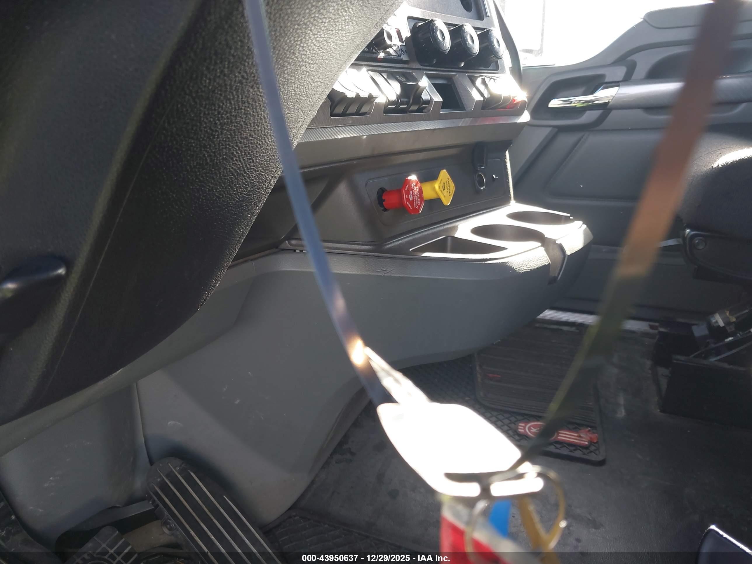KENWORTH T680 image 11