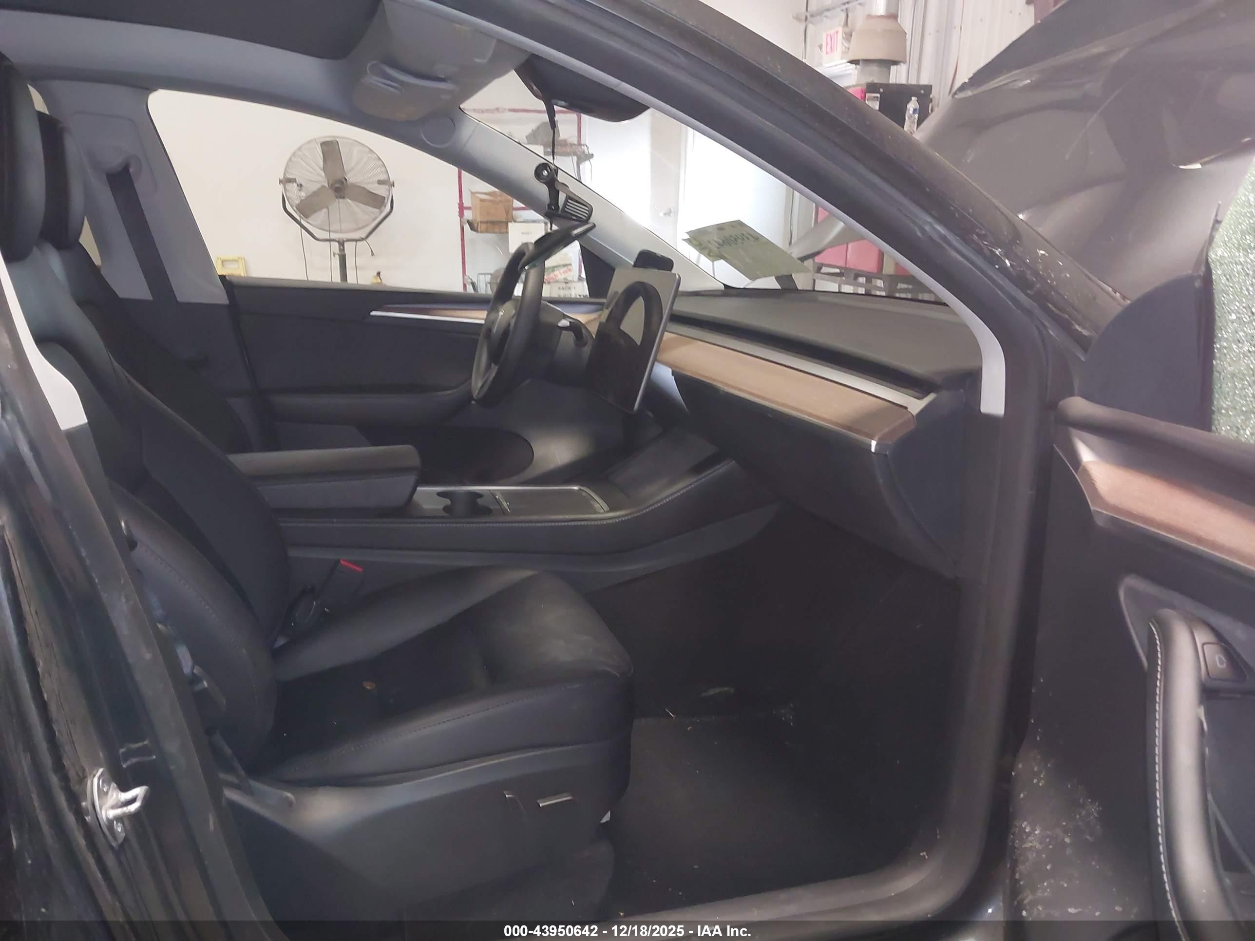 TESLA MODEL image 5