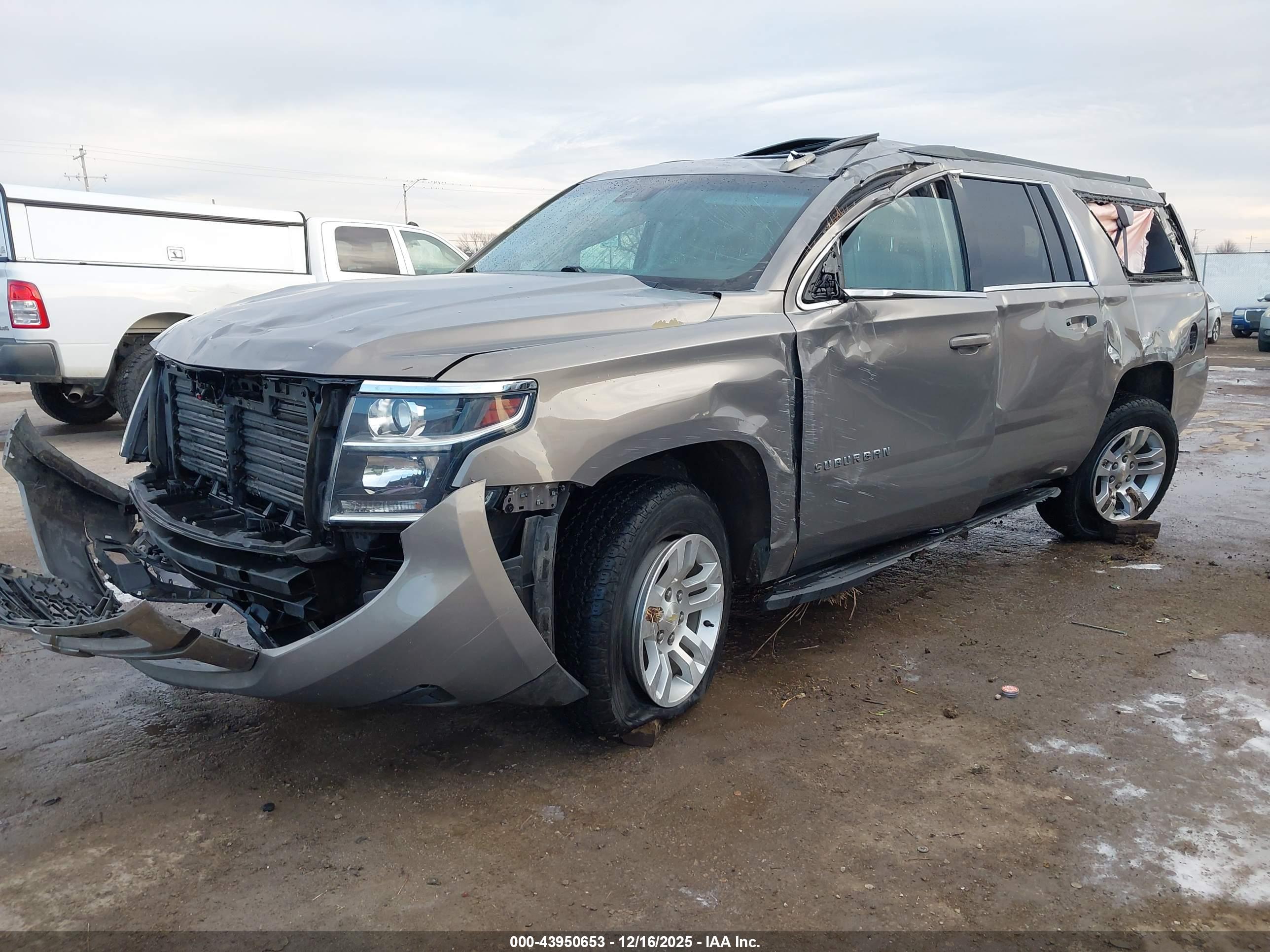 CHEVROLET SUBURBAN image 2