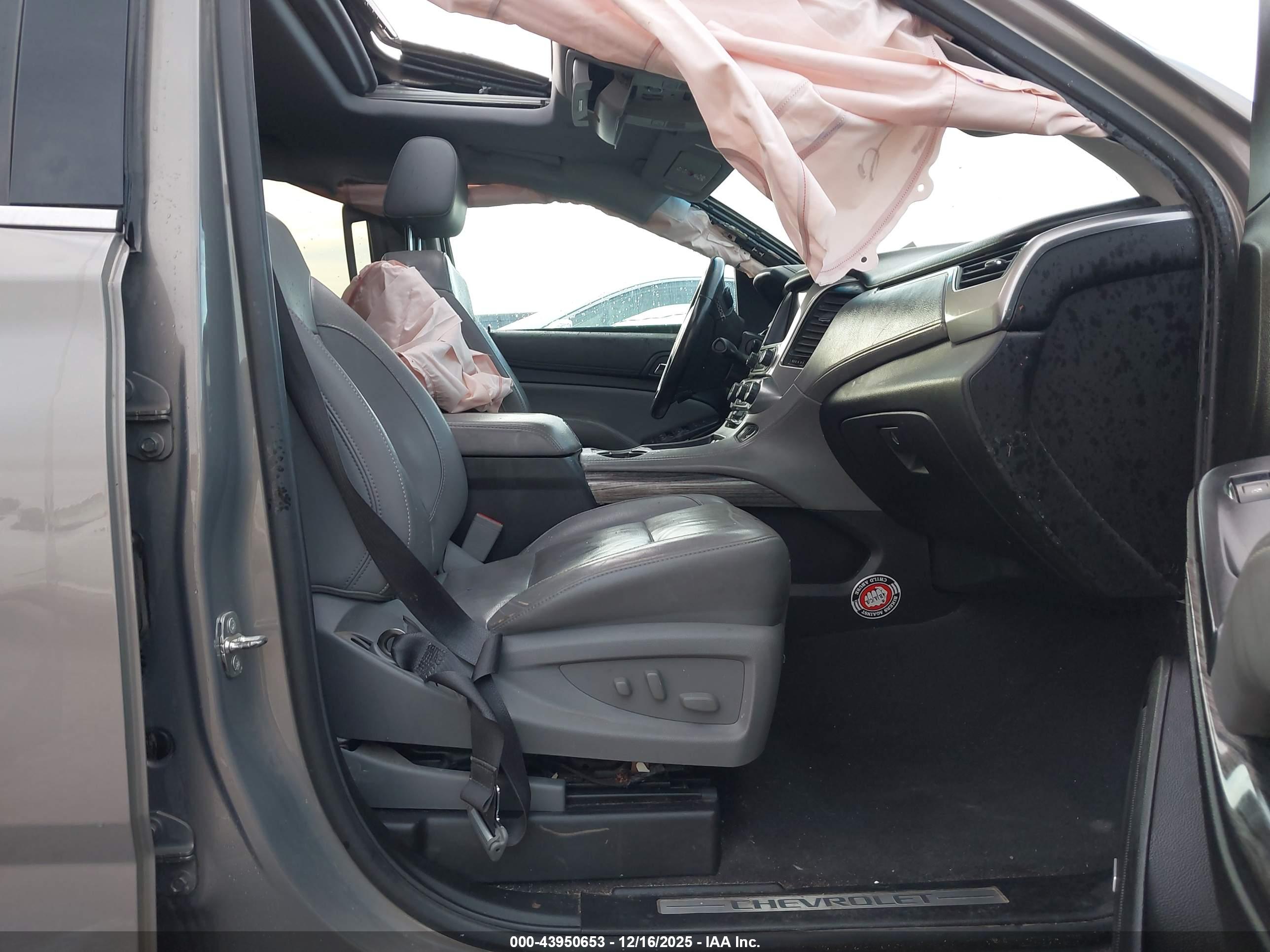 CHEVROLET SUBURBAN image 5