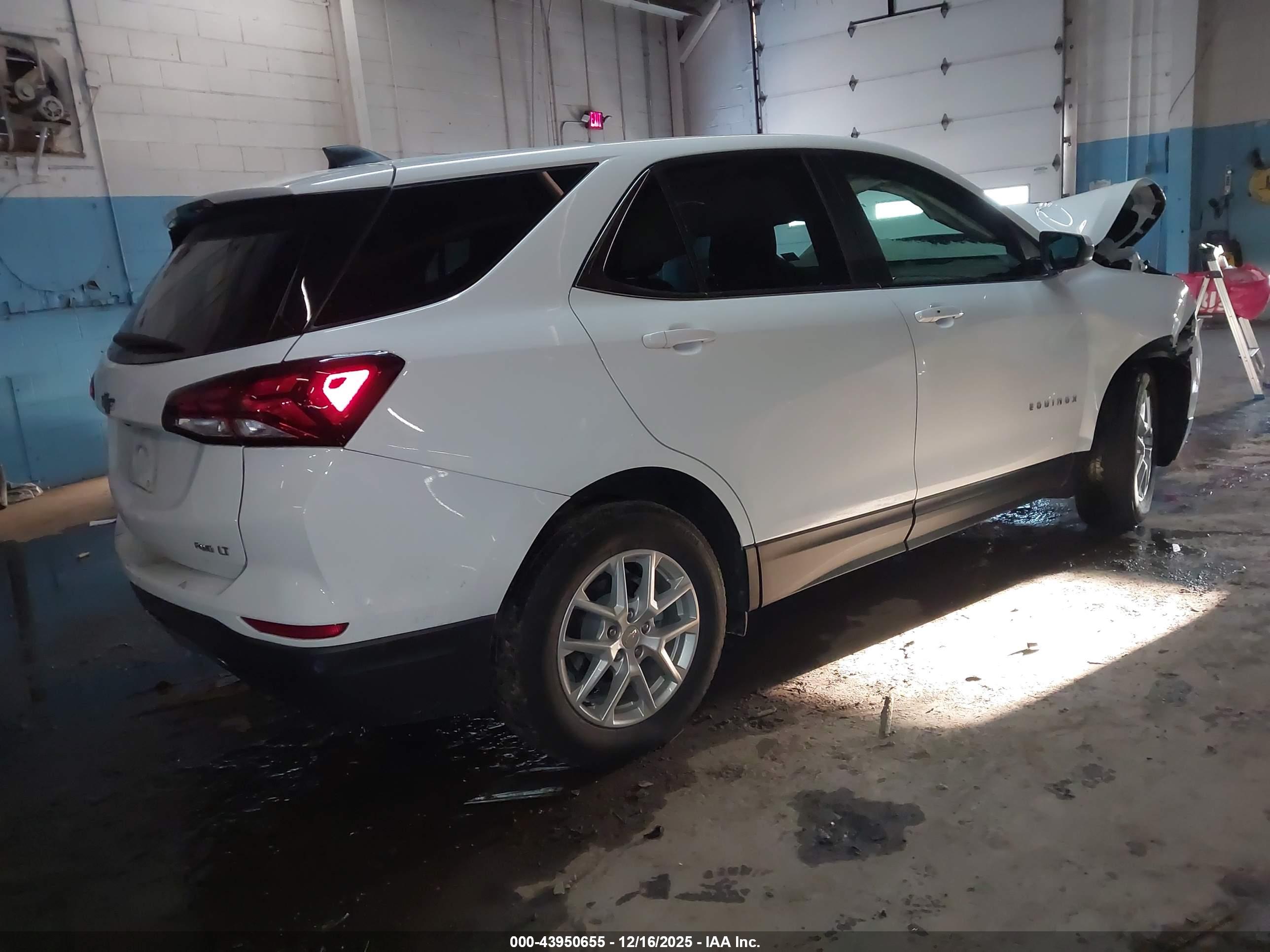 CHEVROLET EQUINOX image 4