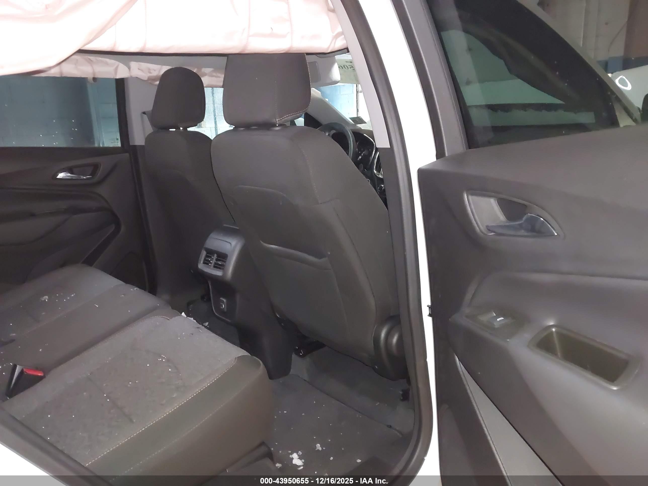 CHEVROLET EQUINOX image 8