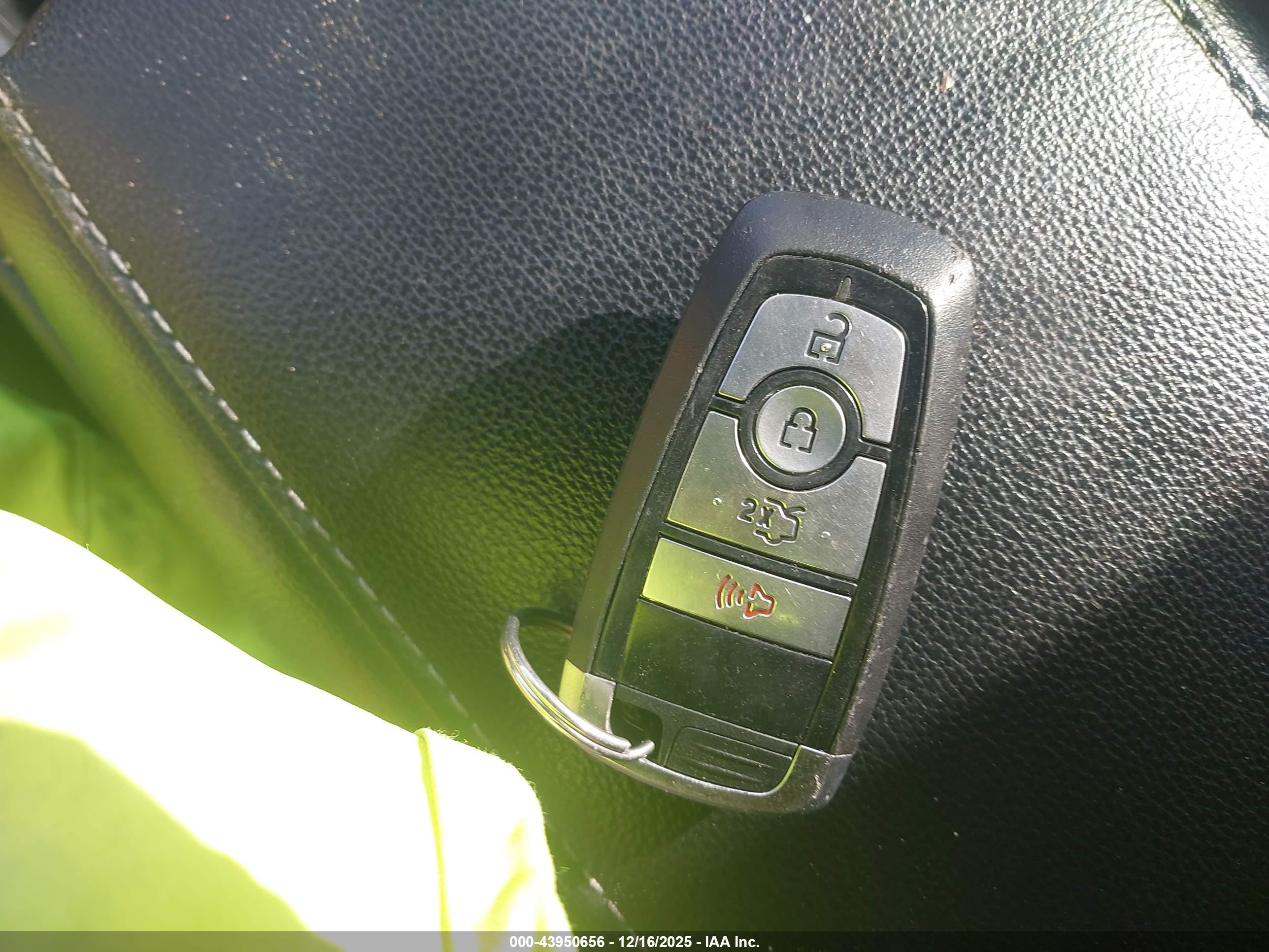 FORD FUSION image 11