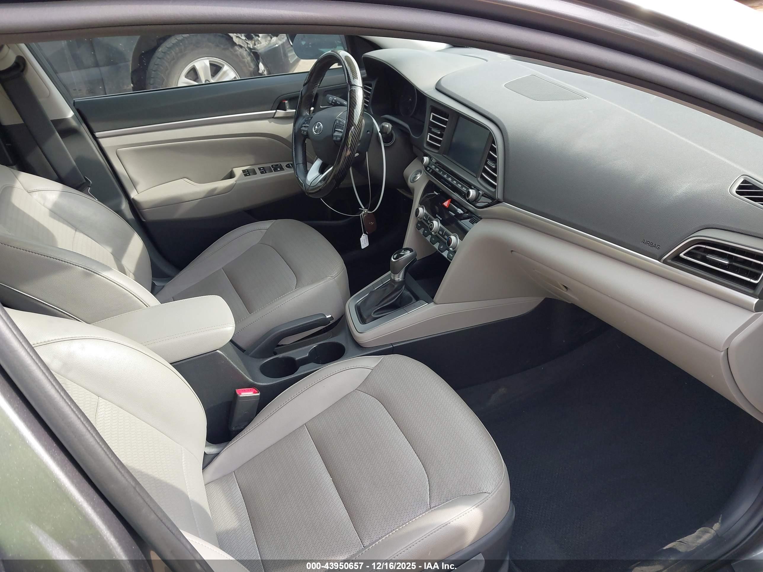 HYUNDAI ELANTRA image 5