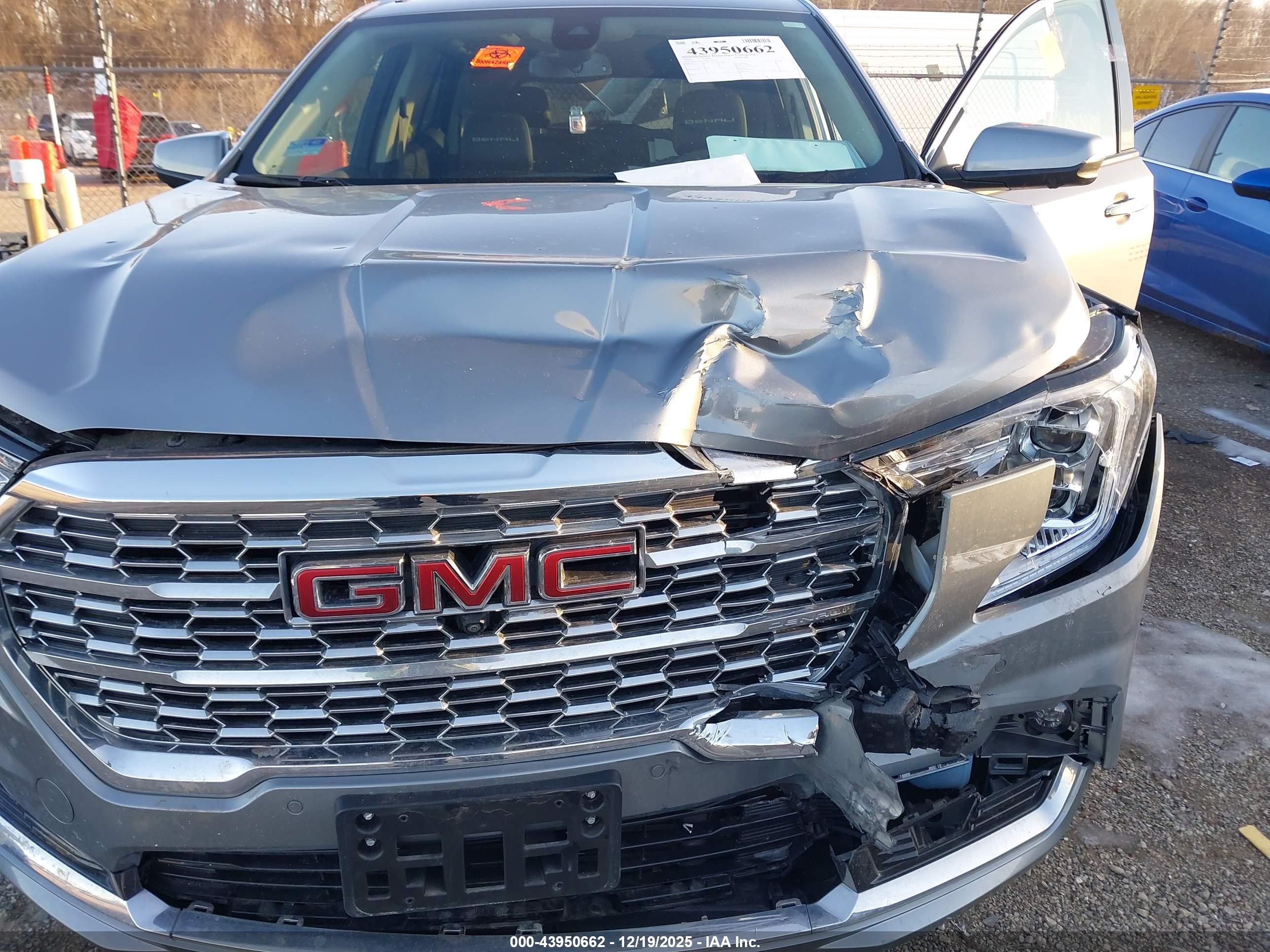 GMC TERRAIN image 6
