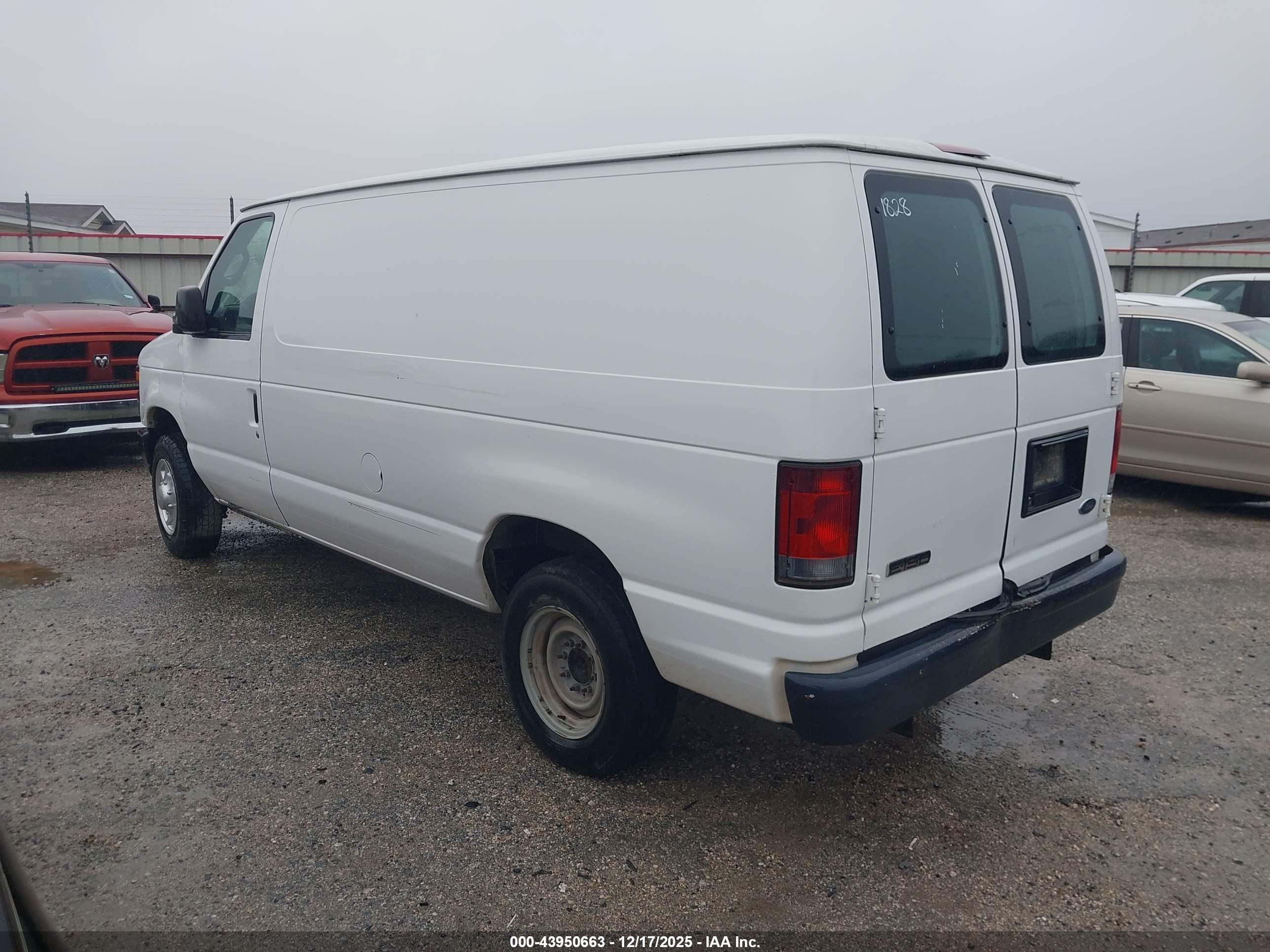 FORD E-150 image 3