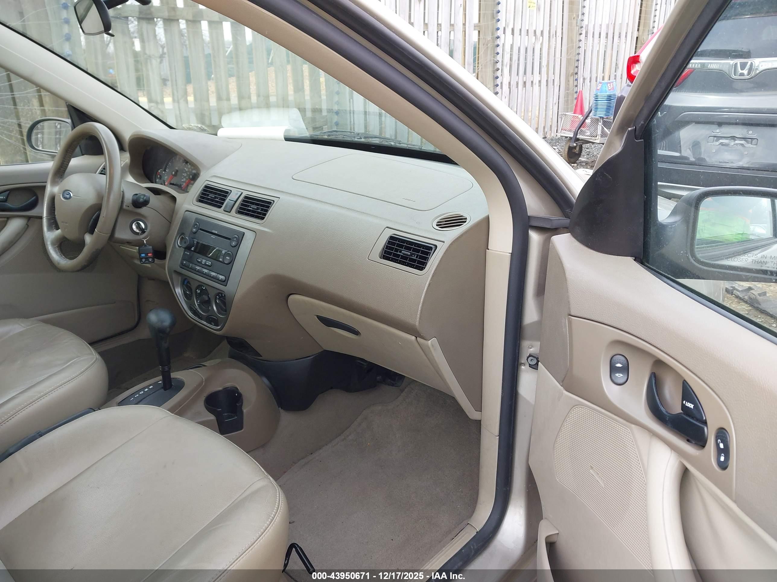 FORD FOCUS image 5