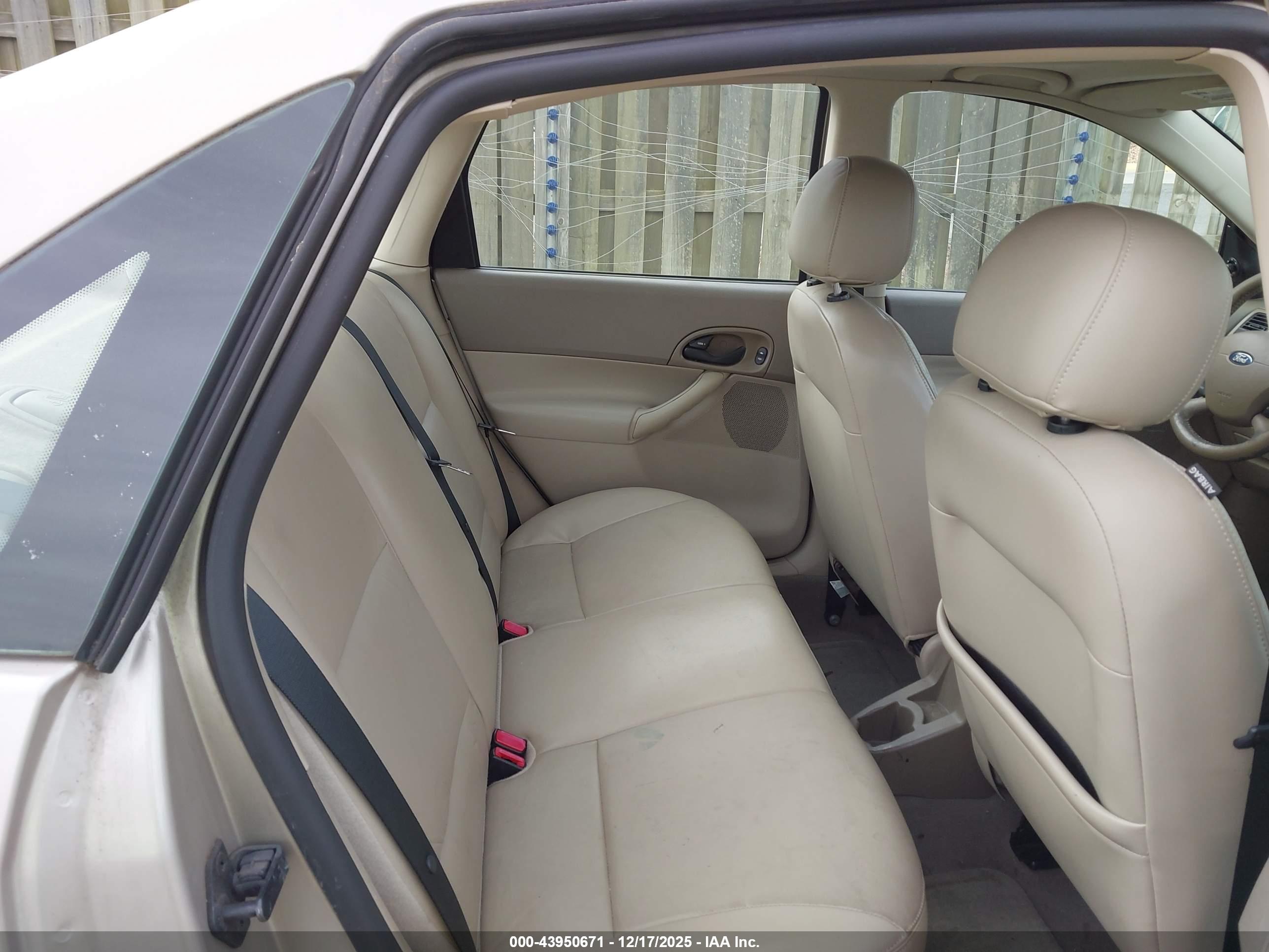 FORD FOCUS image 8