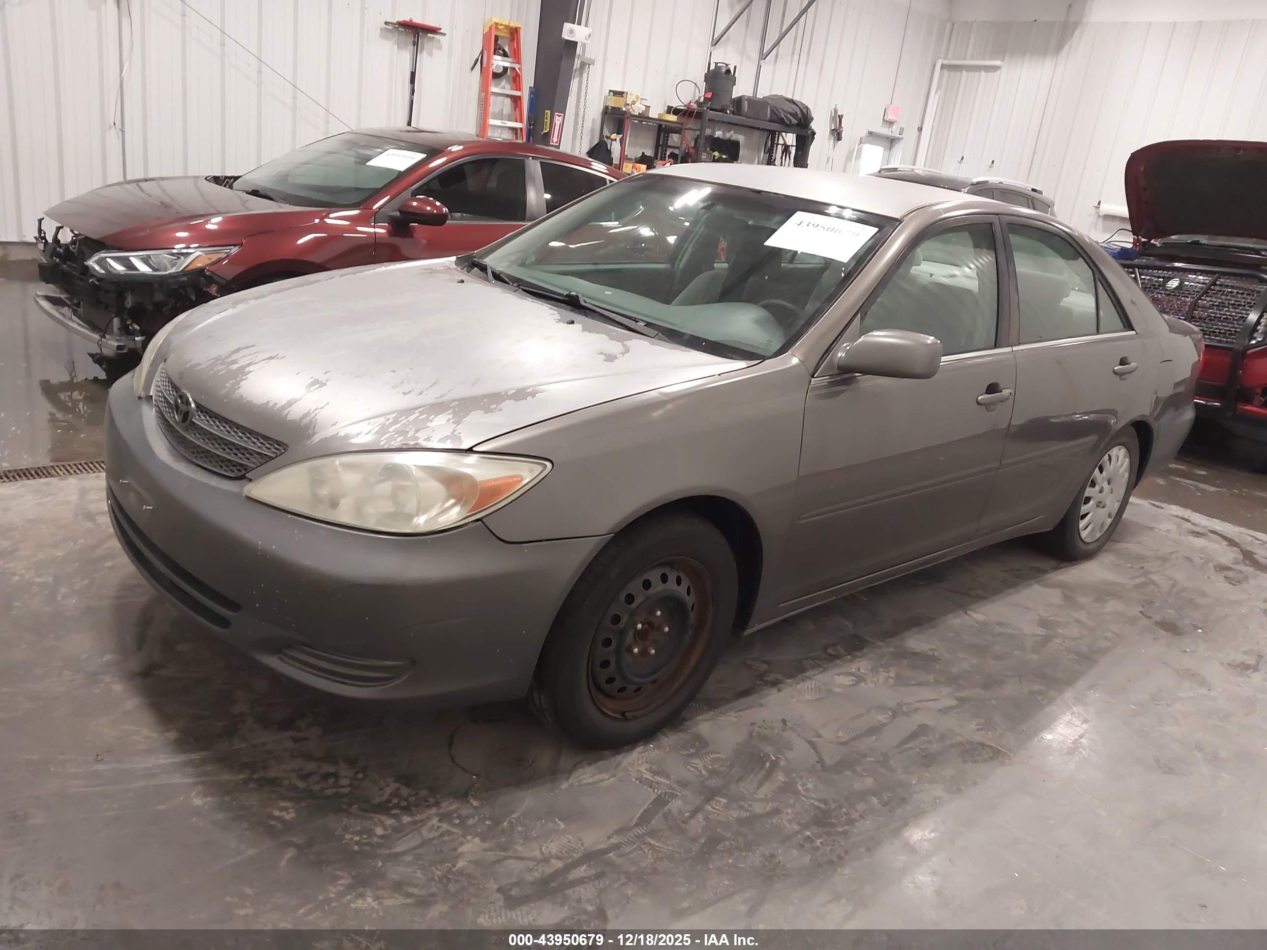 TOYOTA CAMRY image 2