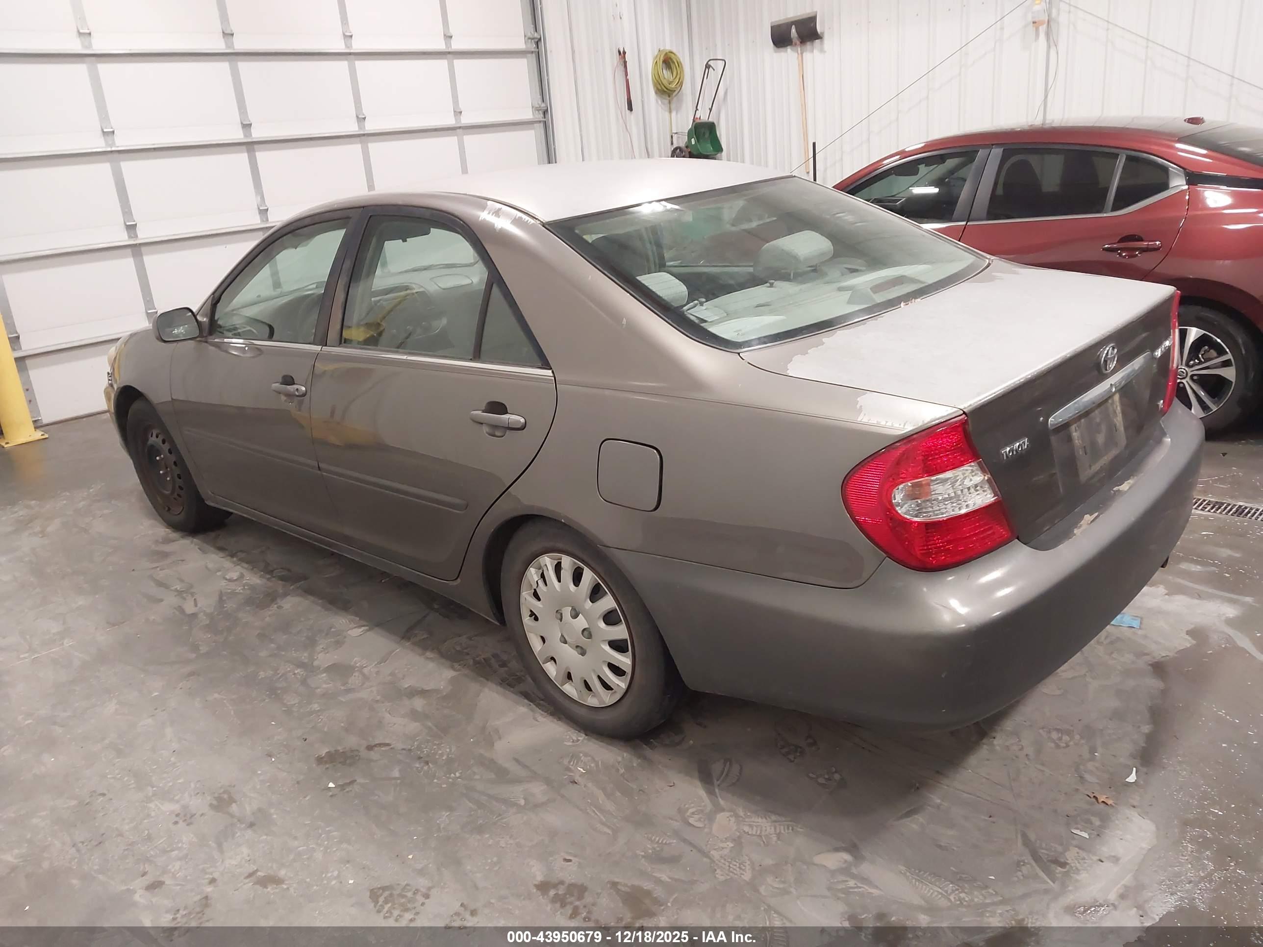 TOYOTA CAMRY image 3