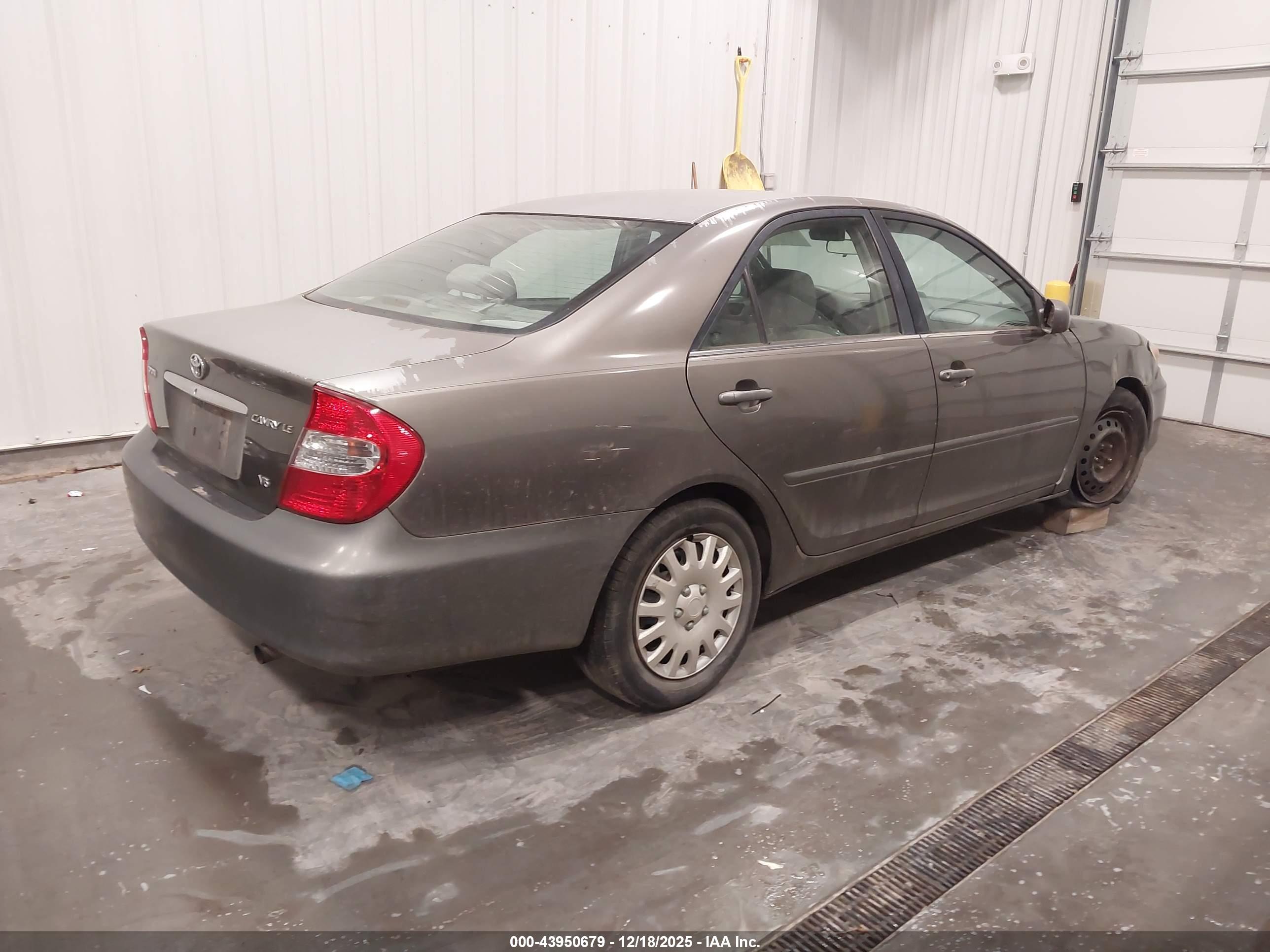 TOYOTA CAMRY image 4