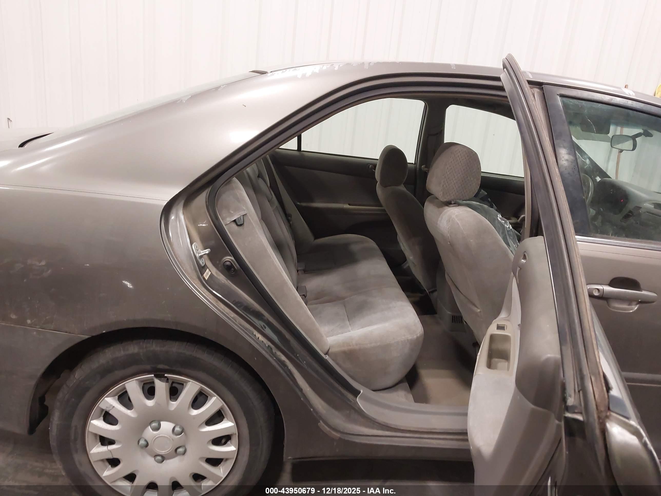 TOYOTA CAMRY image 8