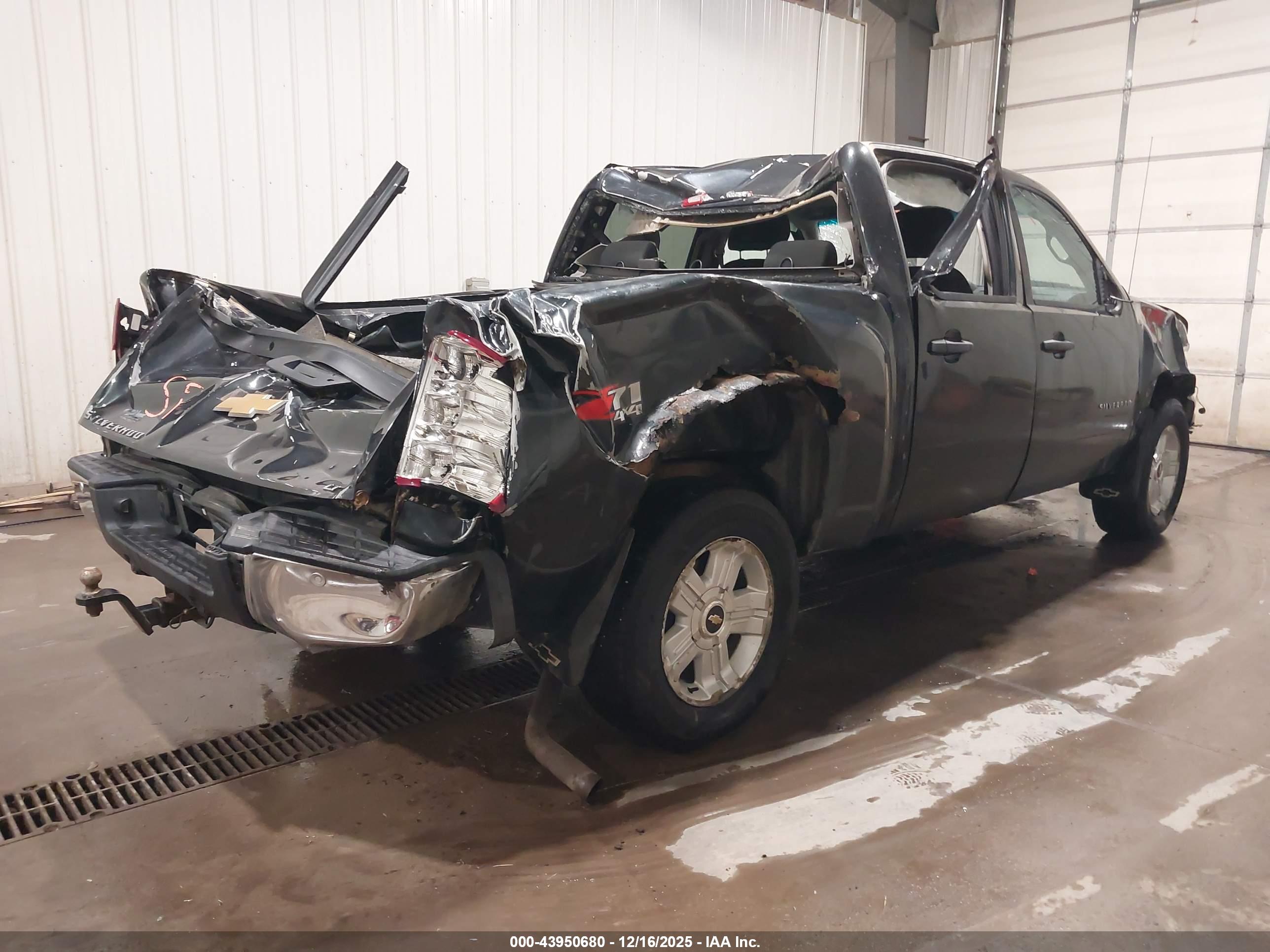 CHEVROLET SILVERADO image 4