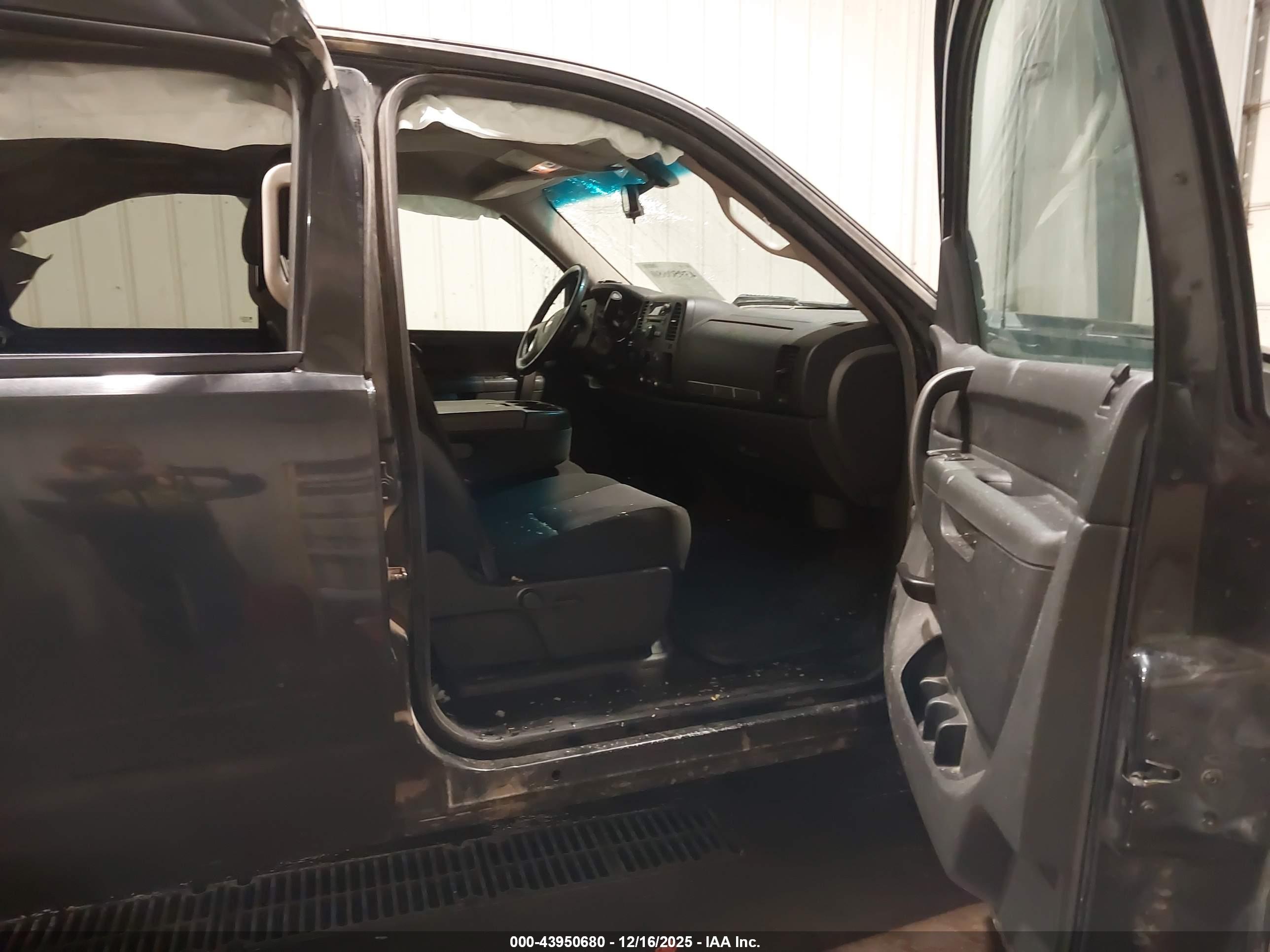 CHEVROLET SILVERADO image 5