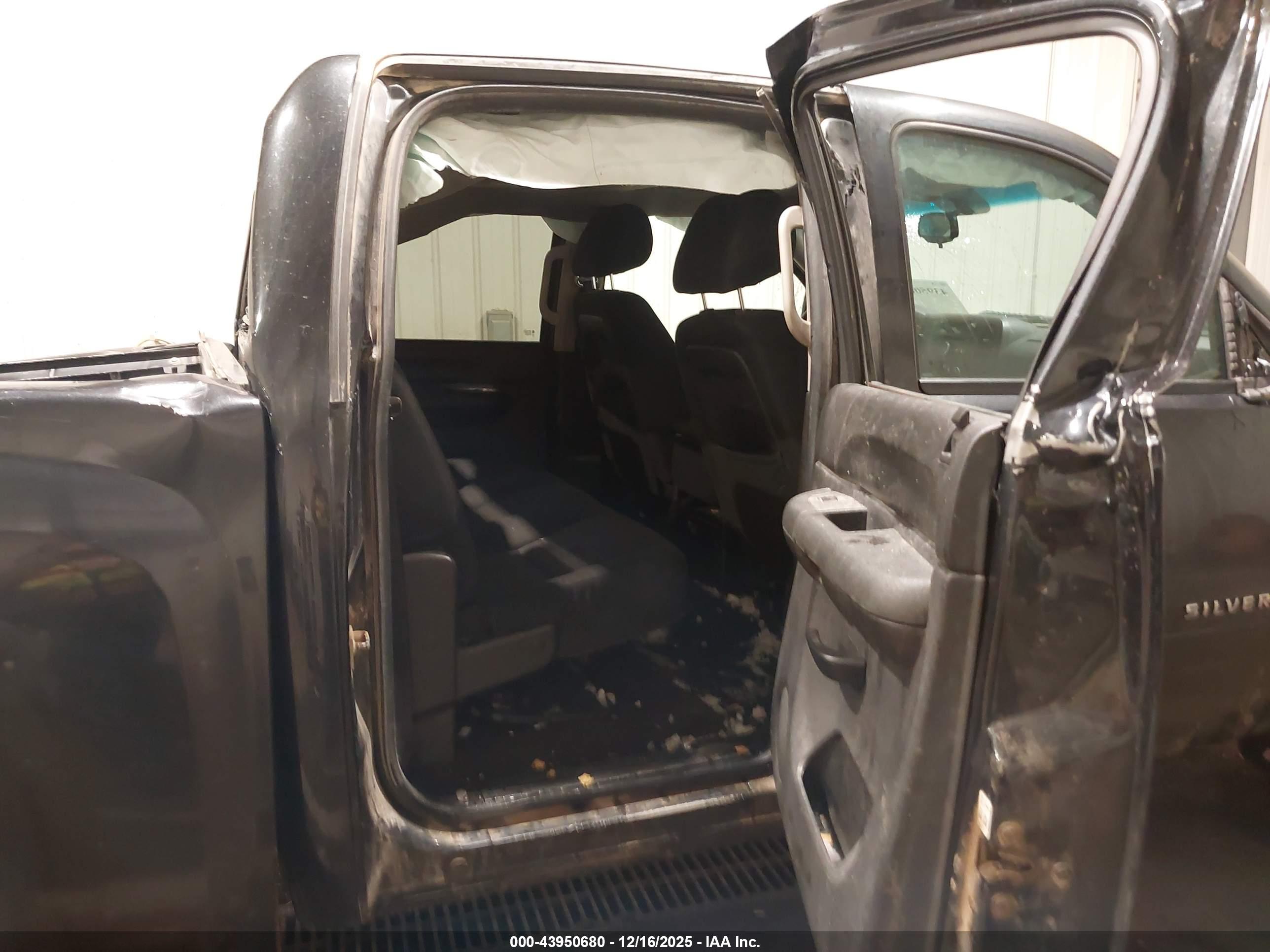 CHEVROLET SILVERADO image 8