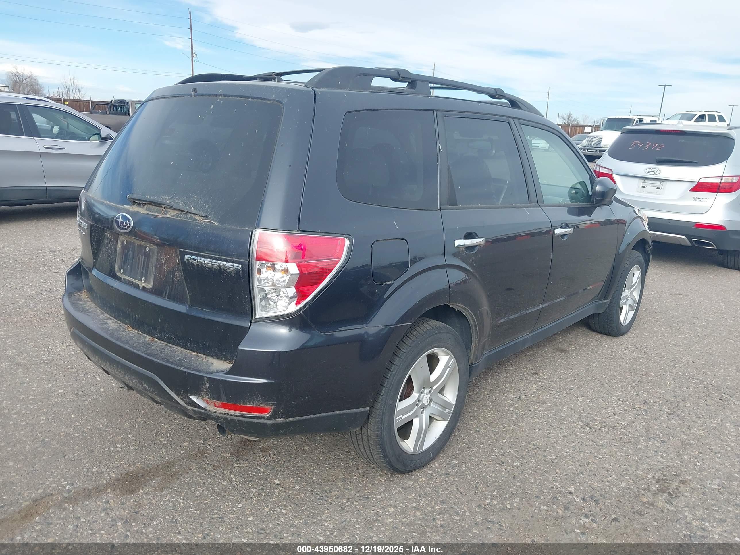 SUBARU FORESTER image 4