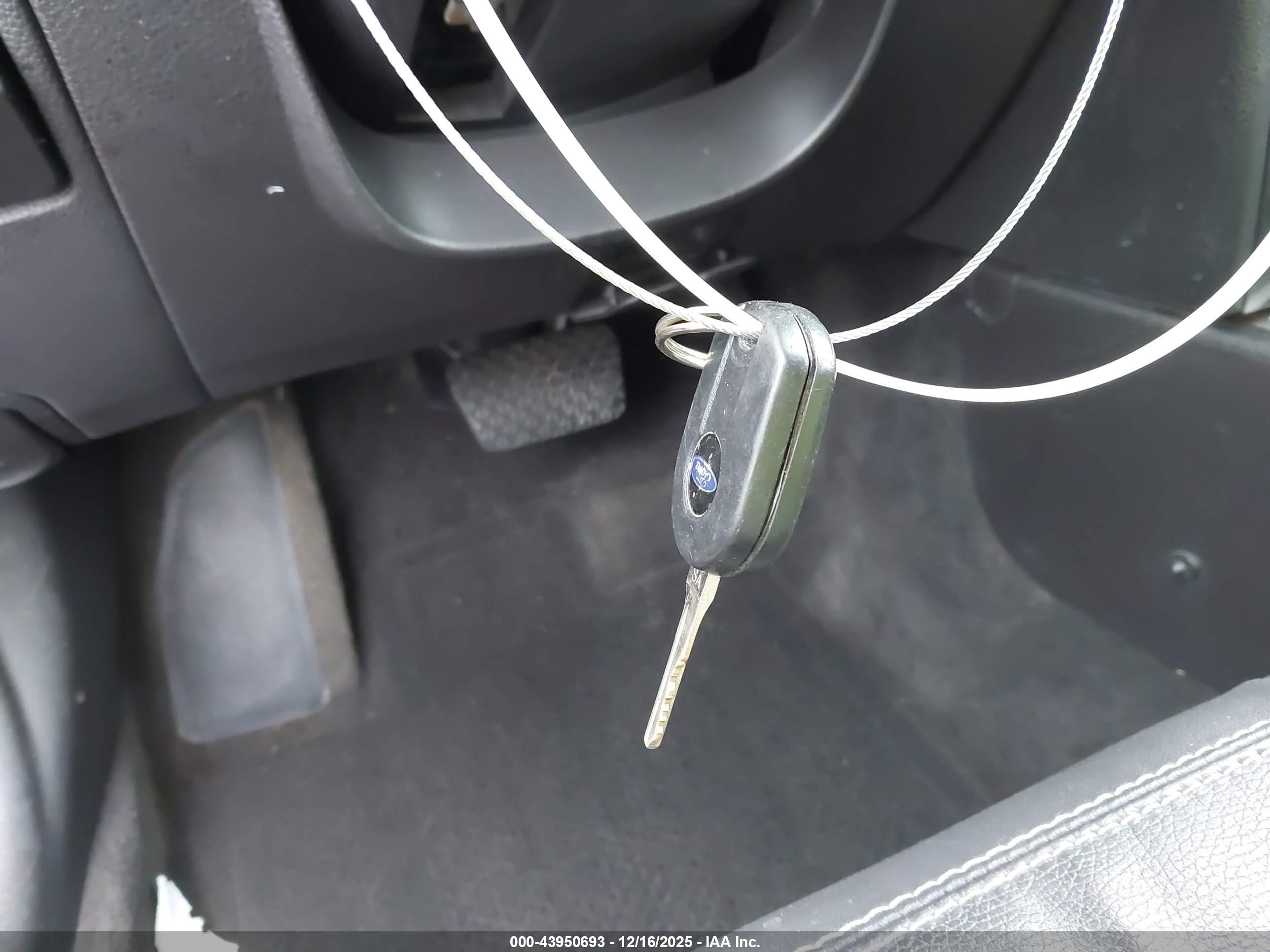 FORD FUSION image 11