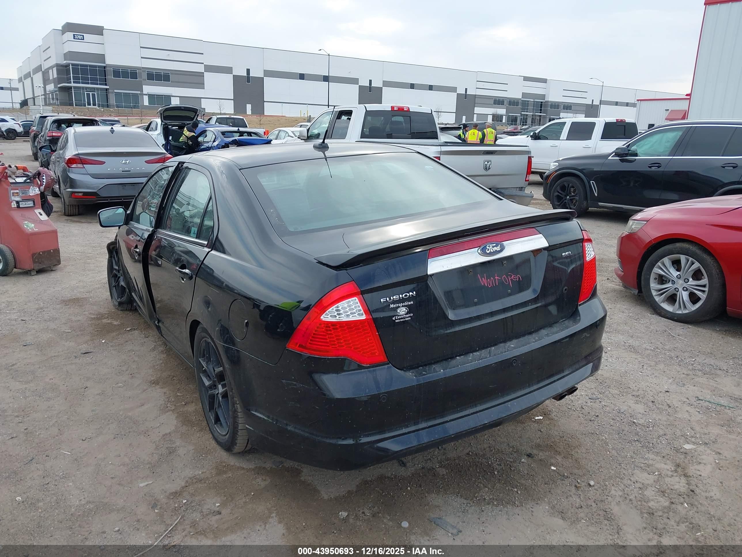 FORD FUSION image 3