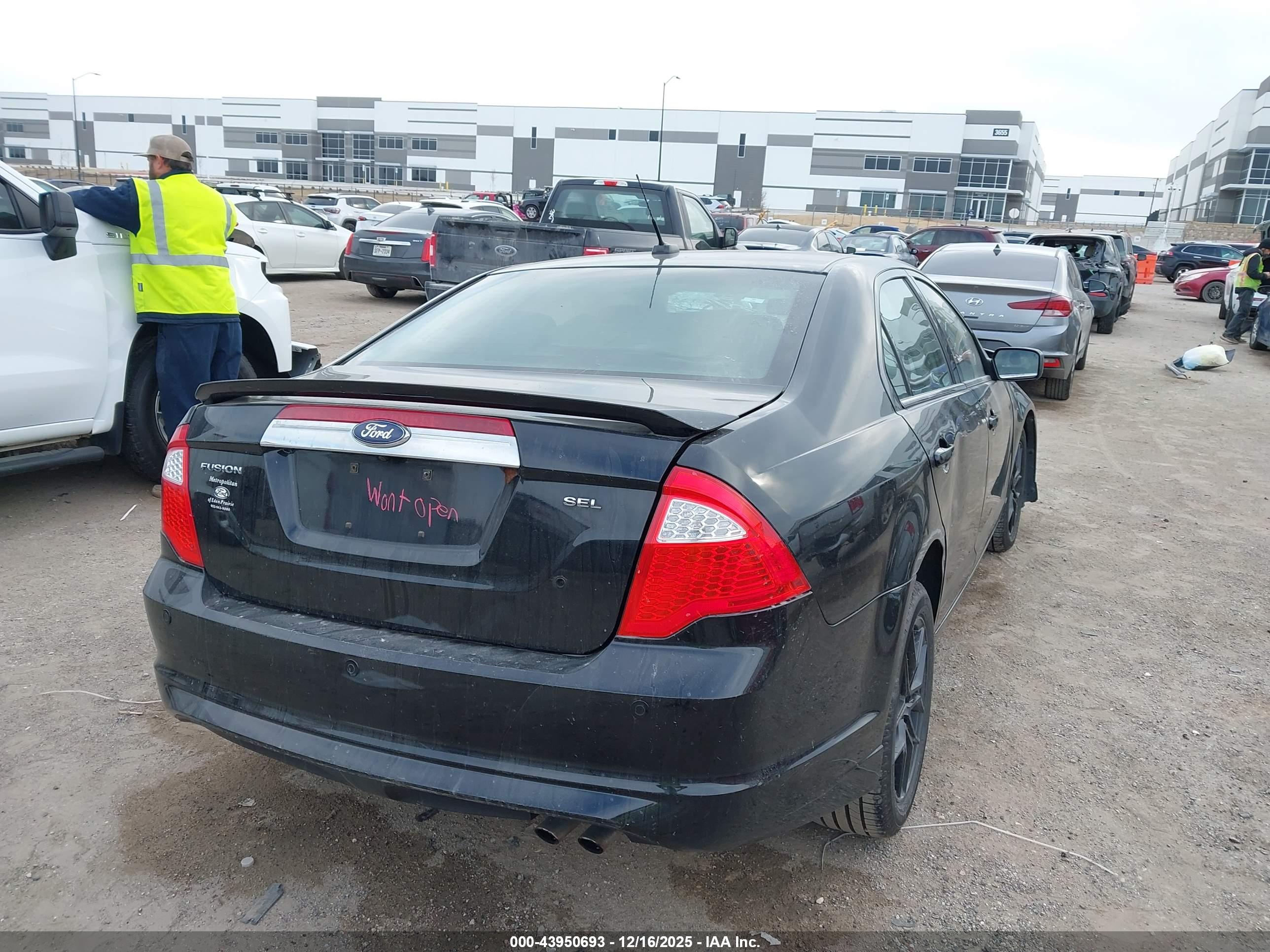 FORD FUSION image 4