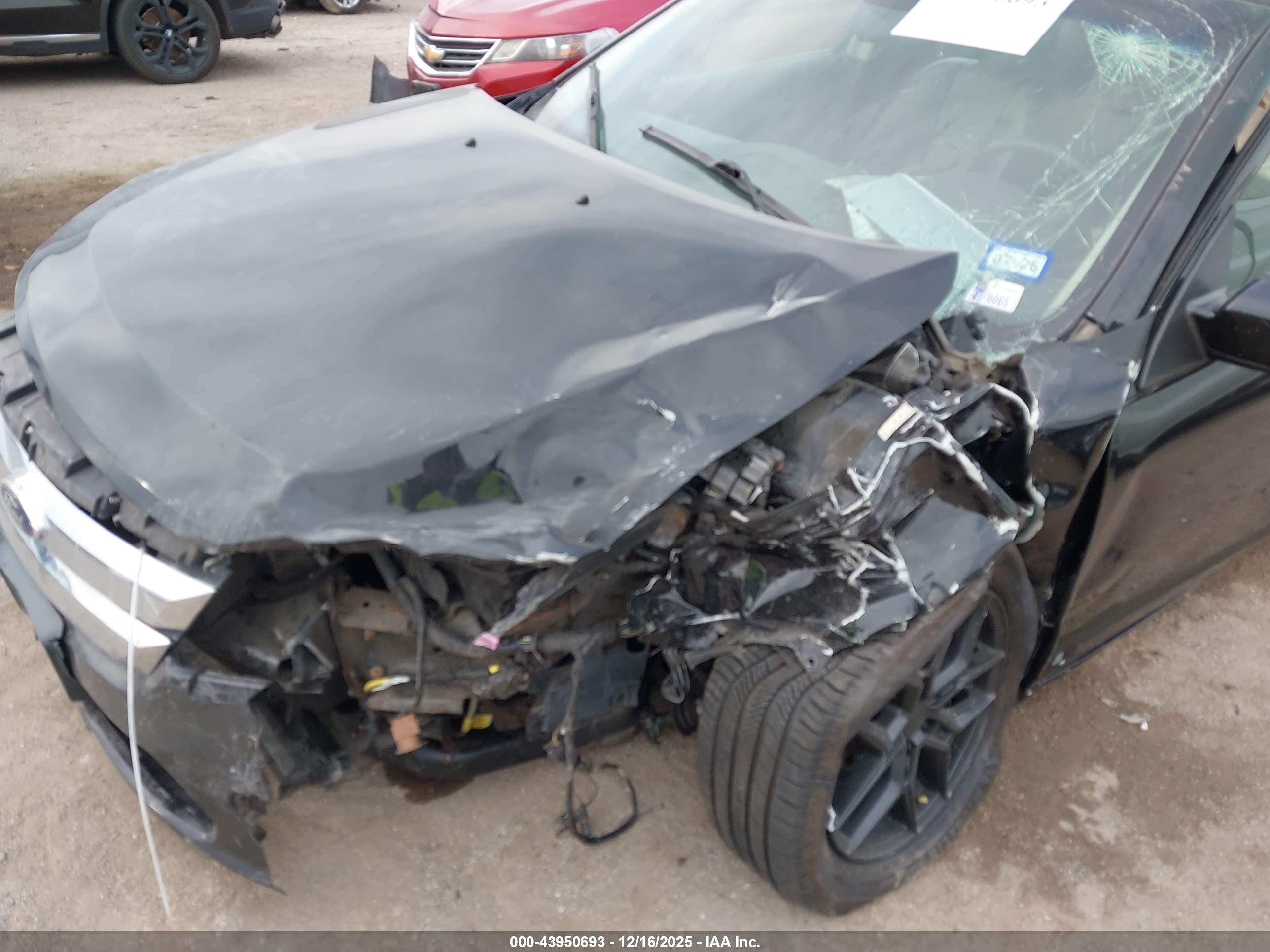 FORD FUSION image 6