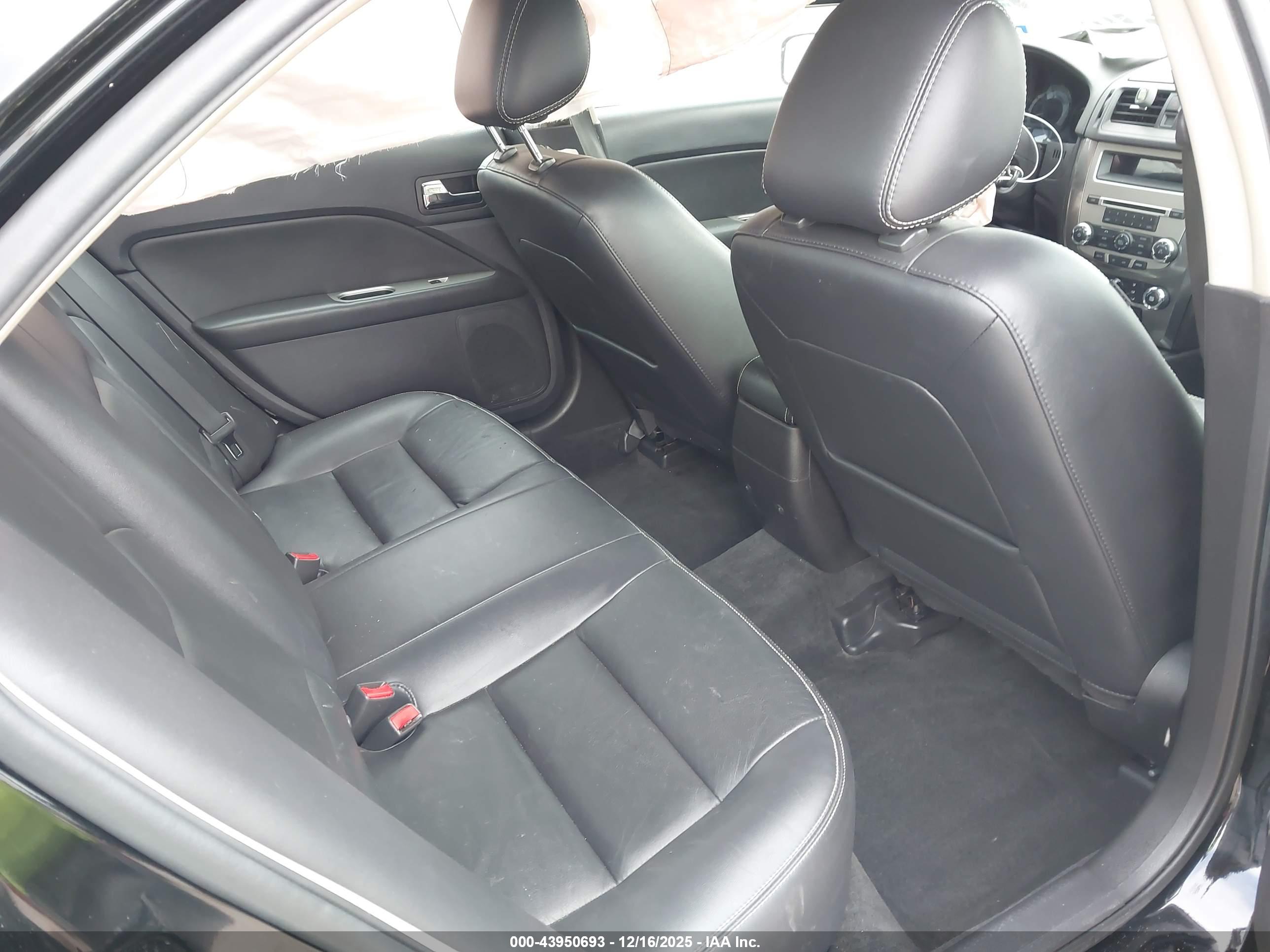 FORD FUSION image 8
